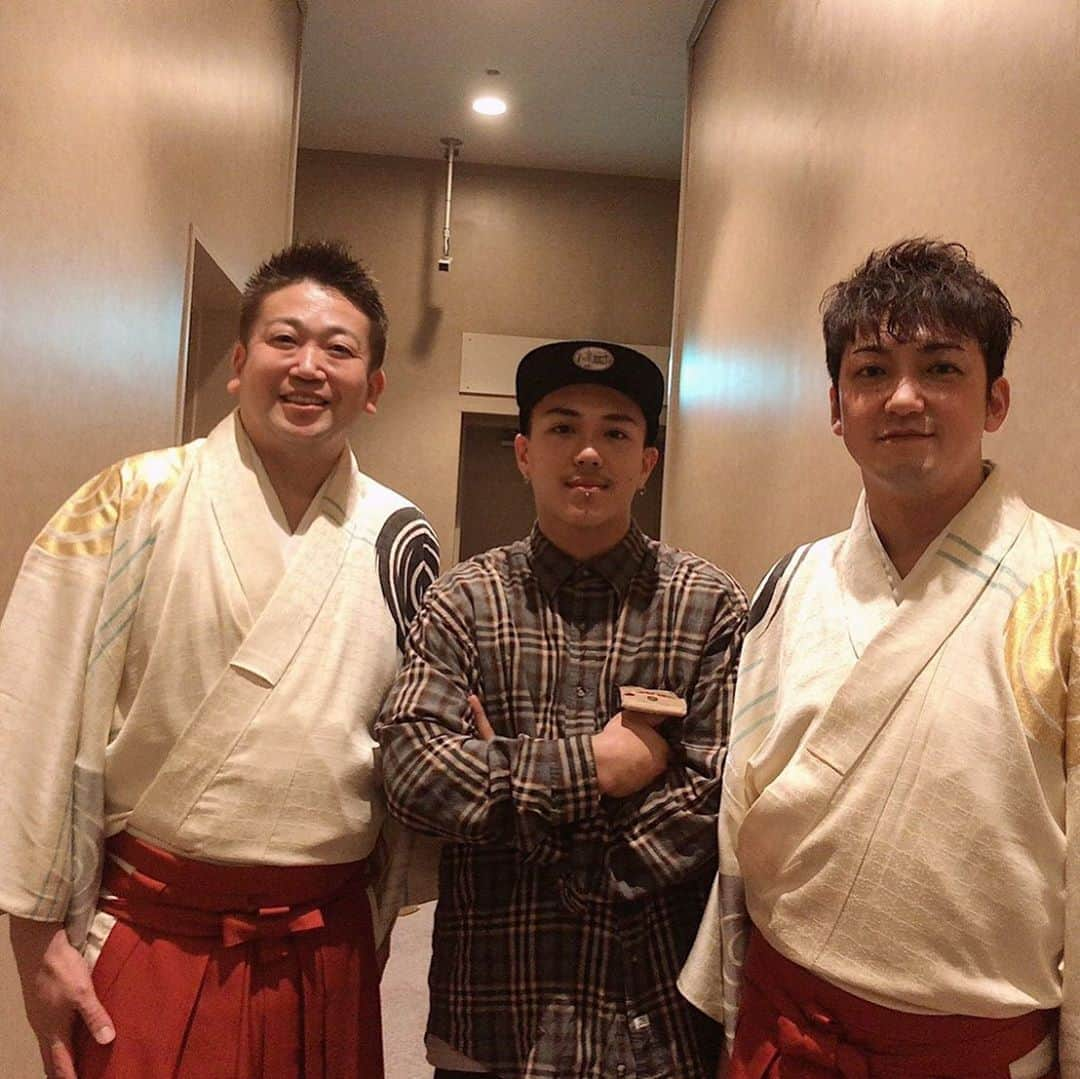 堀壱成さんのインスタグラム写真 - (堀壱成Instagram)「先日は吉田兄弟さんのライブに遊びに行かせて頂きました！  めっちゃ刺激もあって楽しかった。。 以前も良くして頂いて、こうしてまたお会いできて嬉しいです！  KOSÉ 8ROCKSのPVでも「雷-IKAZUCHI-」を使わせてもらってるのでチェックしてみてください！ @kose8rocks 動画はFLAVA JAPANのYouTubeで上がってます！ @flava_japan」11月4日 16時07分 - fncbboyissei