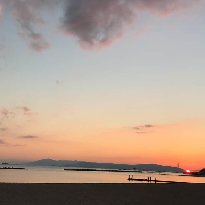 中野耕史のインスタグラム：「秋を感じる言葉も色々🍁  YouTube新作UPしました🎥  心を伝える日本語 #51 鶴瓶落とし https://youtu.be/ulRxRFUbHhQ @YouTubeより」