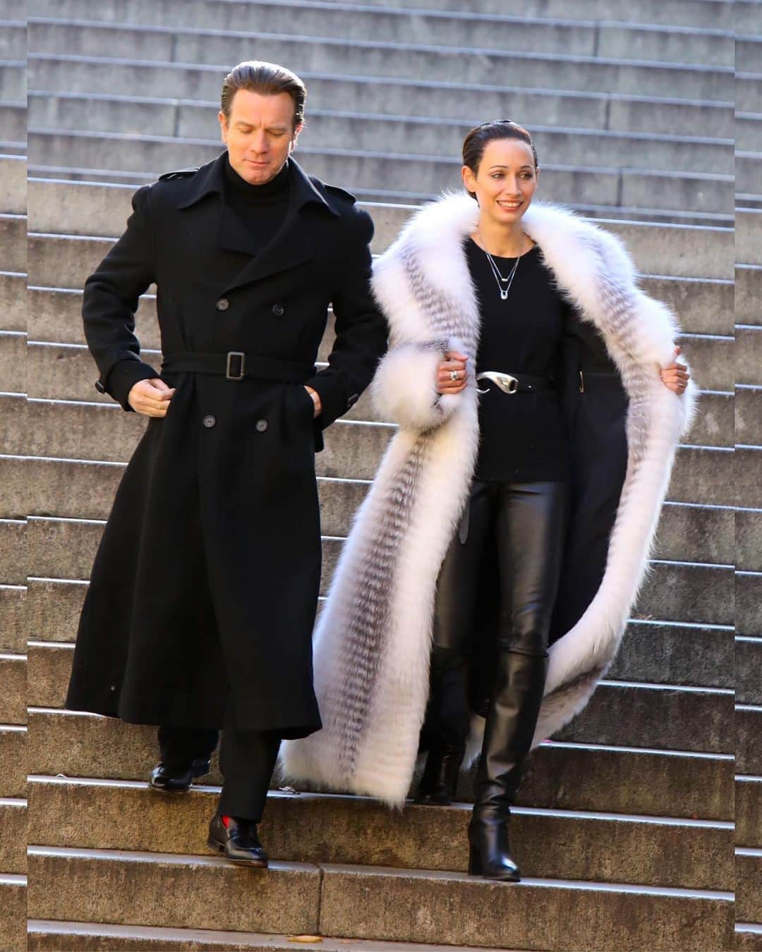 Just Jaredさんのインスタグラム写真 - (Just JaredInstagram)「Ewan McGregor doubles up on face protection as he films new scenes for #SimplyHalston in NYC with Rebecca Dayan  #EwanMcGregor #RebeccaDayan Photos: Getty」11月4日 16時01分 - justjared