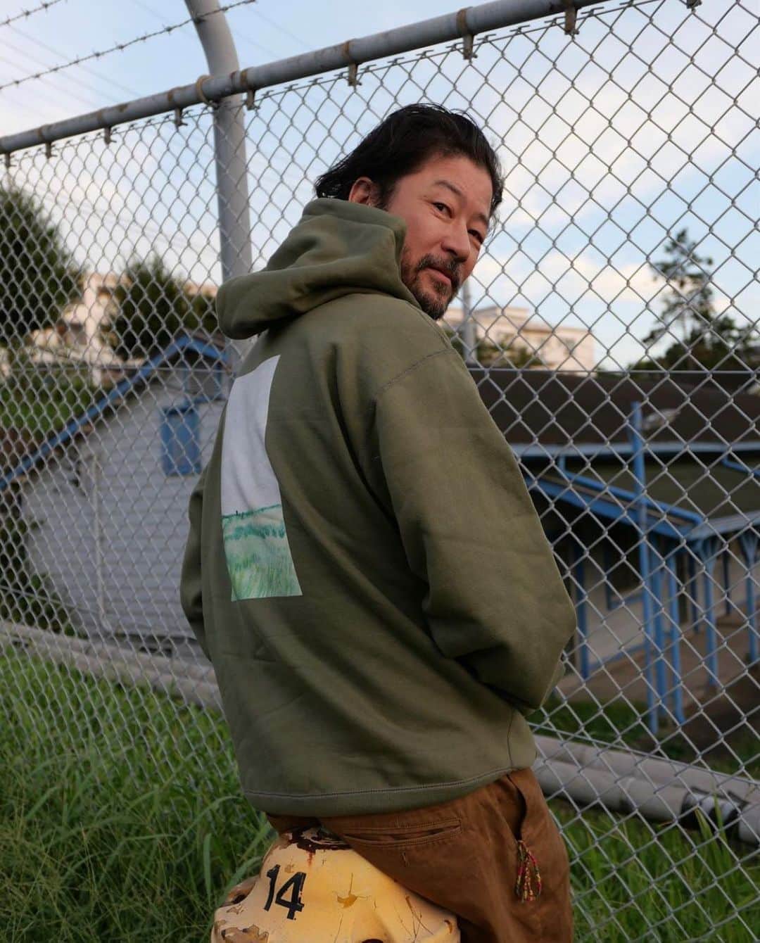 浅野忠信のインスタグラム：「私の絵が @windandsea_wear とコラボしてます！ もうすぐ発売します よろしくお願いします。」