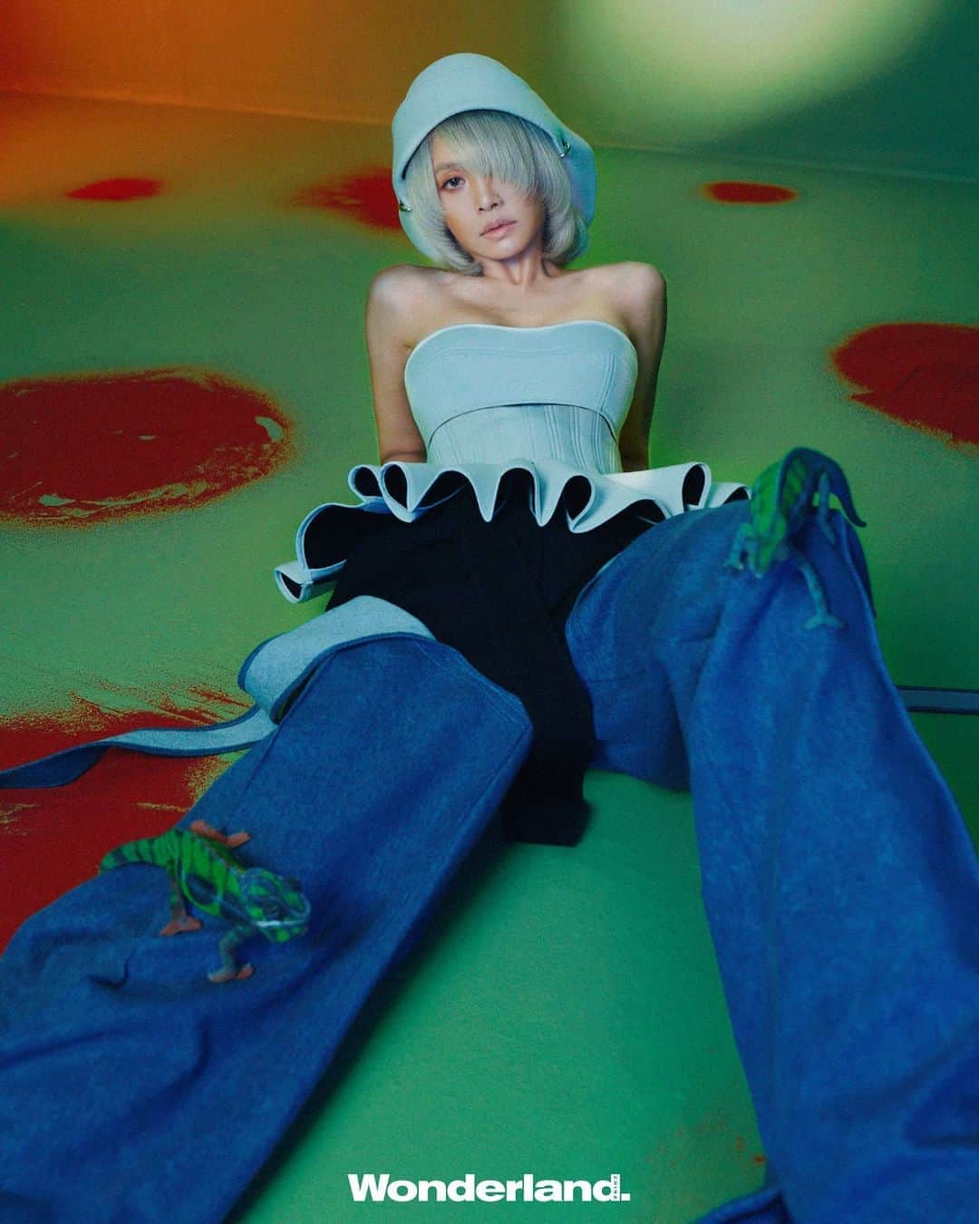 ジョリン・ツァイのインスタグラム：「#wonderland #covershoot」