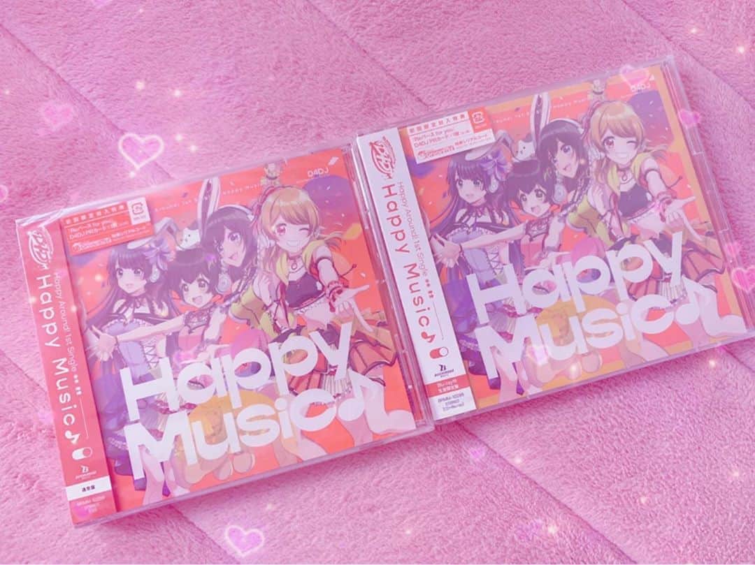 のインスタグラム：「本日は、Happy Around!  💿1st Single「Happy Music♪」 発売日です🥰わーい✨ 私もさっそくGETしました🎵 ジャケットイラスト可愛すぎる😭  🎵「Happy Music♪」 🎵「君にハピあれ♪」 どちらも元気いっぱいな曲で最高にhappyになれちゃうので沢山聴いてほしいです☺️ #D4DJ  #ハピアラ　#CD #リリース #アニメ　#ゲーム　#グルミク　#可愛い」
