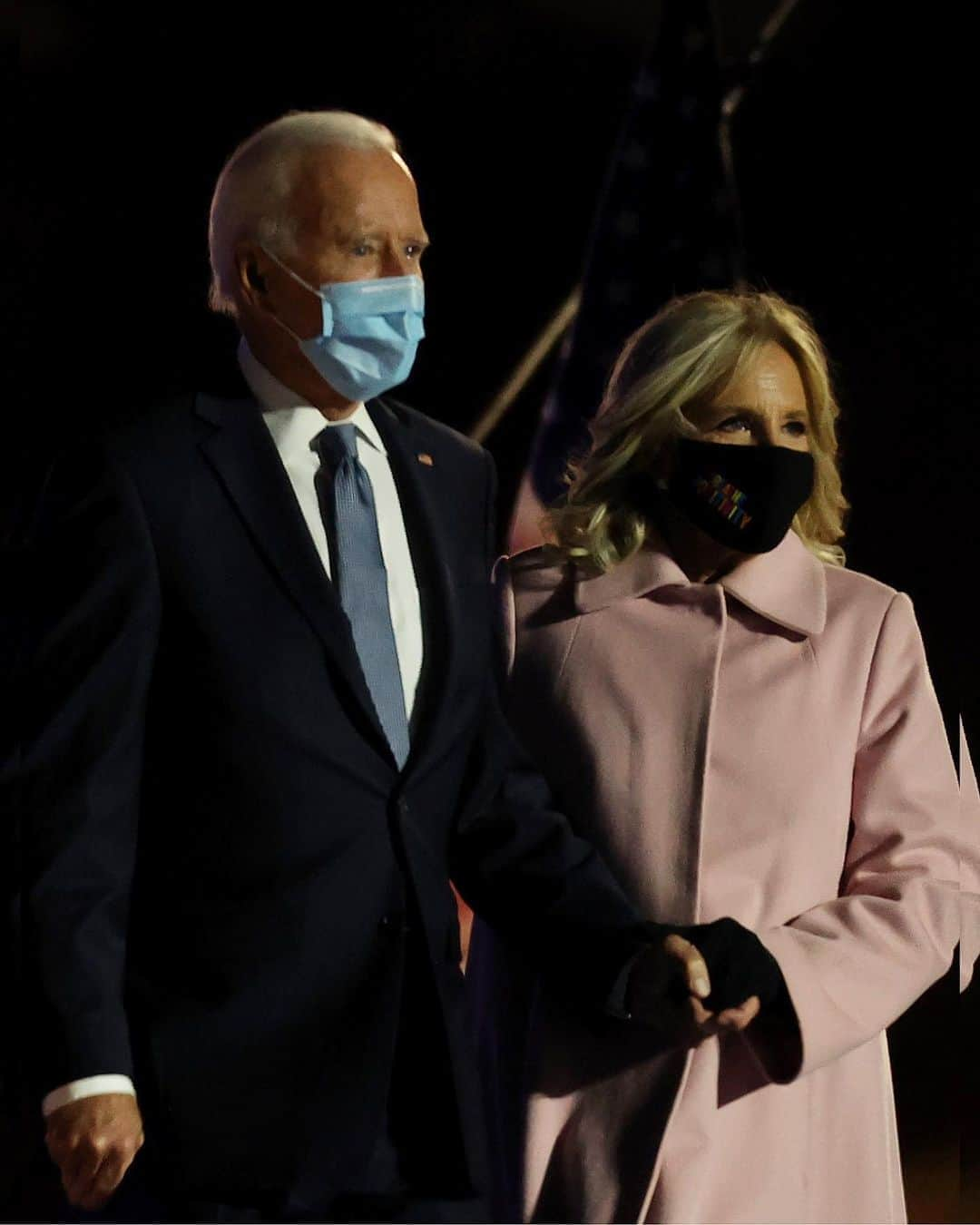 Just Jaredさんのインスタグラム写真 - (Just JaredInstagram)「Joe Biden stands by wife Jill Biden as he addresses a crowd in Delaware while waiting election results during the early hours of November 4. You can head to JustJared.com for his speech  #JoeBiden #JillBiden Photos: Getty」11月4日 16時23分 - justjared