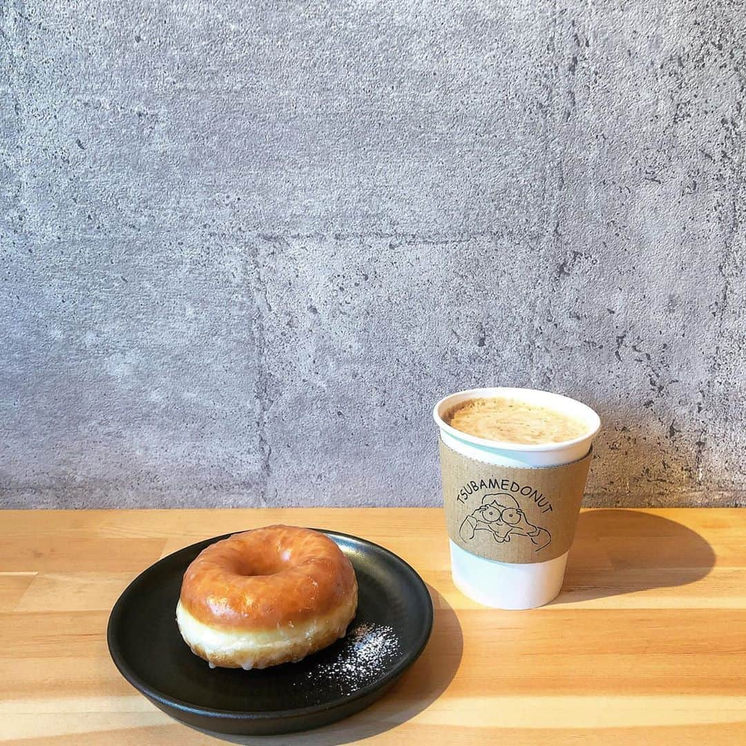 太田江莉奈さんのインスタグラム写真 - (太田江莉奈Instagram)「.  ぶらぶらお散歩した日🍩 可愛いドーナツ屋さんを発見🚶‍♂️  . .  #平尾カフェ#お散歩 #ドーナツ#シュガードーナツ #TSUBAMEDONUT#dounuts #soylatte#fukuokacafe#sweets」11月4日 16時26分 - erina_o_