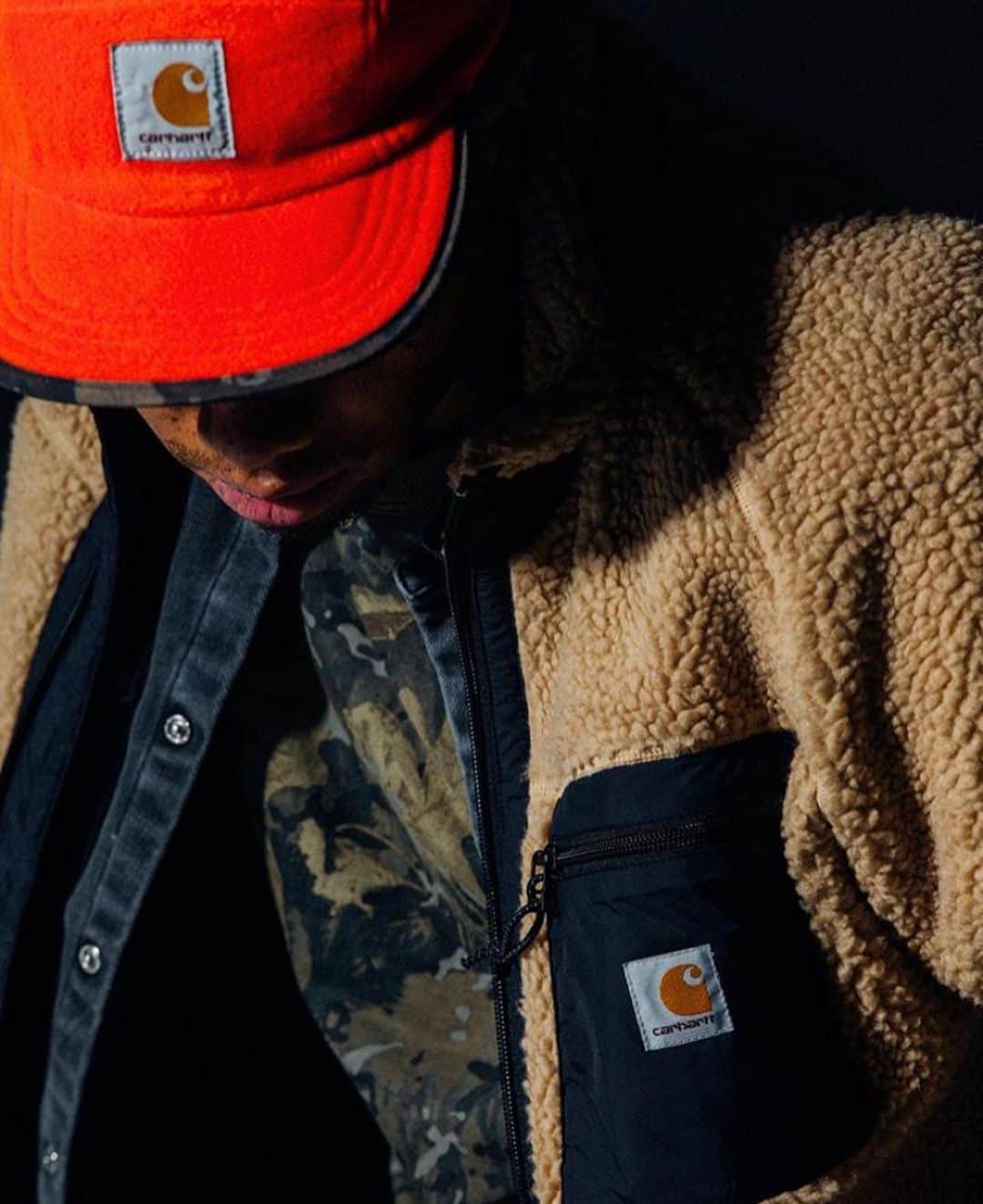 カーハートのインスタグラム：「Garments geared for winter.  This week’s product edit includes a blizzard of seasonal pieces, geared to provide warmth in the face of inclement weather.  Discover the full range at carhartt-wip.jp  Photographed by @zuekster #CarharttWIP」