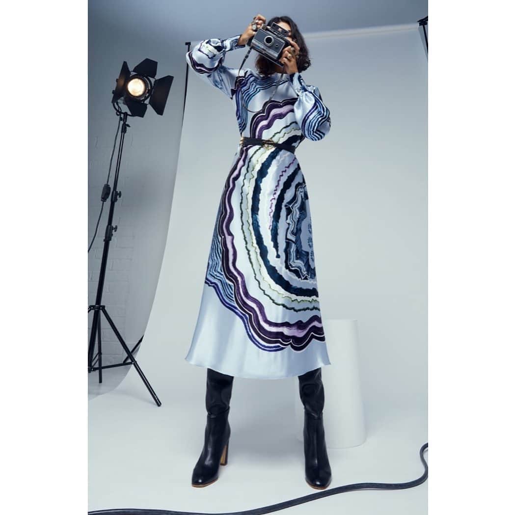 ルパートサンダーソンのインスタグラム：「Say Cheese I Au Revoir in Black Calf I Styled by @hannahteare for @temperleylondon I 📸 @carlaguler I #KneeHighBoots #BlackBoots #AW20 #November #RupertSanderson」