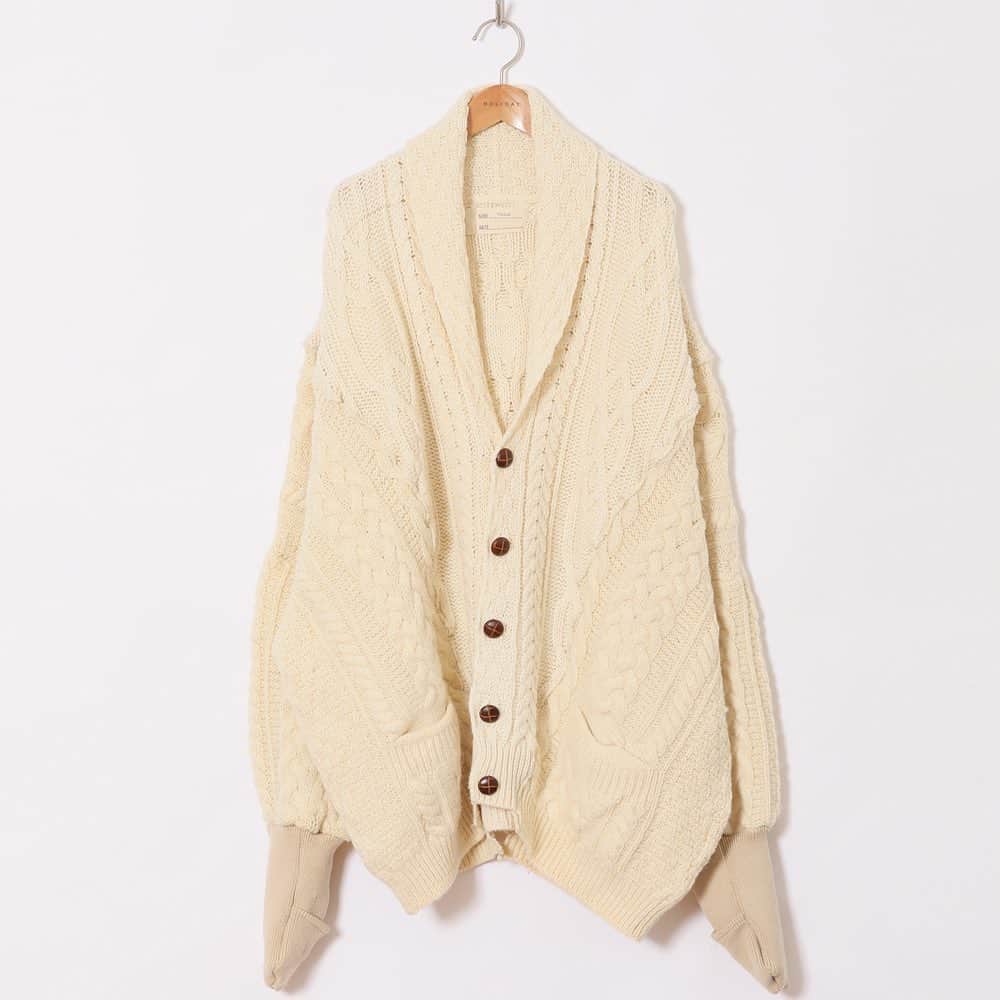 のインスタグラム：「《NEW ARRIVAL》HOLIDAY SELECTED ITEM - 77circa（全5型）- HOLIDAY ONLINE STORE https://holiday-online.jp/  #HOLIDAY_PR #HOLIDAYonlinestore #HOLIDAYselected #OFFICE_HOLIDAY @1977circa」