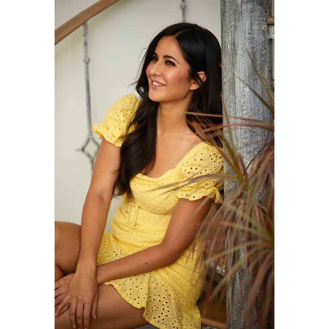 カトリーナ・カイフのインスタグラム：「Mood 🌞 💛🟡 sooo happy to be getting back to working with my team everyday ....( missed everyone in person as lovely as zoom is 😌)」