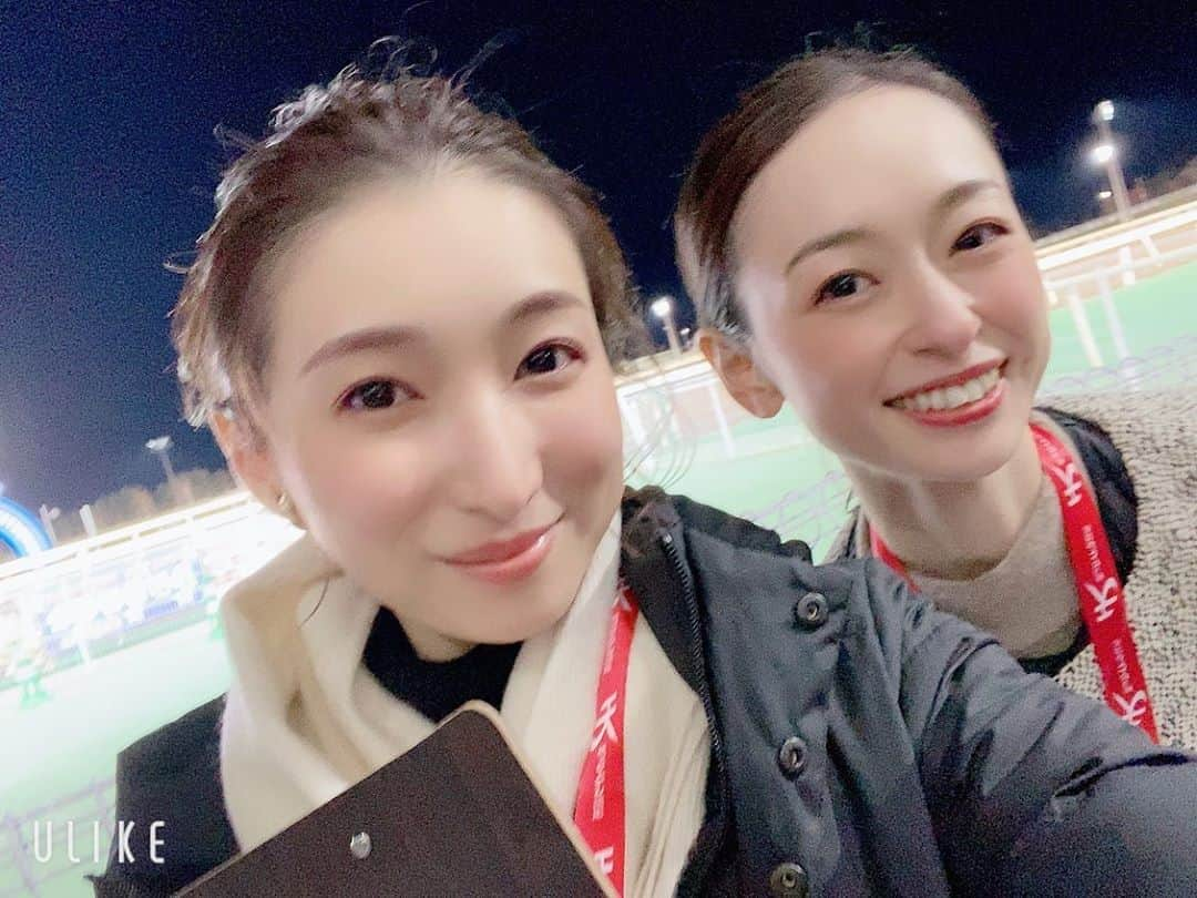 山田桃子さんのインスタグラム写真 - (山田桃子Instagram)「馬産地北海道の意地！ . ラッキードリームに トランセンデンス、、！ 掲示板、5頭中4頭が道営馬。 夢と希望を託して、 未来へ大きく羽ばたいていって欲しい！ 今日はひと息であっても、 この後が楽しみな2歳馬たちのレースを 現地で観ることができました。 . やっぱり競馬場で見る競馬は最高ですね。 . ゆゆさんにも久々に会えて 嬉しかった♥️ . レース前後、取材に応じてくださった 先生や騎手の皆様、 ありがとうございました。 番組を観てくださった皆様 ありがとうございました。 . JBCを盛り上げてくれた、 全ての馬、皆様に感謝！ . また来年も 今年以上に盛り上げたいです🌟 幸運な夢が訪れますように！ . #門別競馬場 #北海道競馬 #jbc2歳優駿 #南関競馬 #馬産地 #日高地方  #キャスター #リポーター #フリーアナウンサー #山田桃子」11月4日 17時05分 - momomdoll