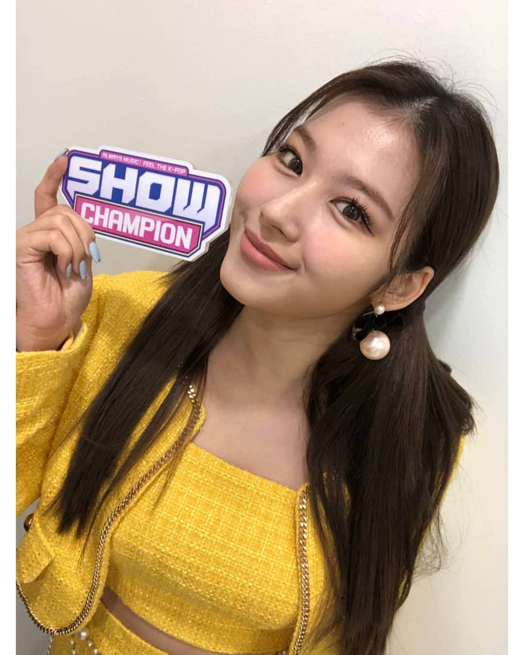 サナさんのインスタグラム写真 - (サナInstagram)「TWICE x Show Champion ーーーーーーーーーー Follow > @sana.twice.kr < . @twicetagram #TWICE#트와이스#ONCE#Sana#사나 #Nayeon#나연#Jeongyeon#정연#Momo#모모#Jihyo#지효#Mina#미나#Dahyun#다현#Chaeyoung#채영#Tzuyu#쯔위」11月4日 17時07分 - sana.twice.kr