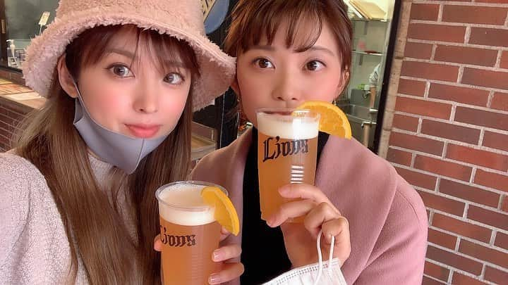 西村麻依のインスタグラム：「. 球場で飲むクラフトビールが 美味しくてハマってる🥺🍻💓 . #野球観戦  #クラフトビール」