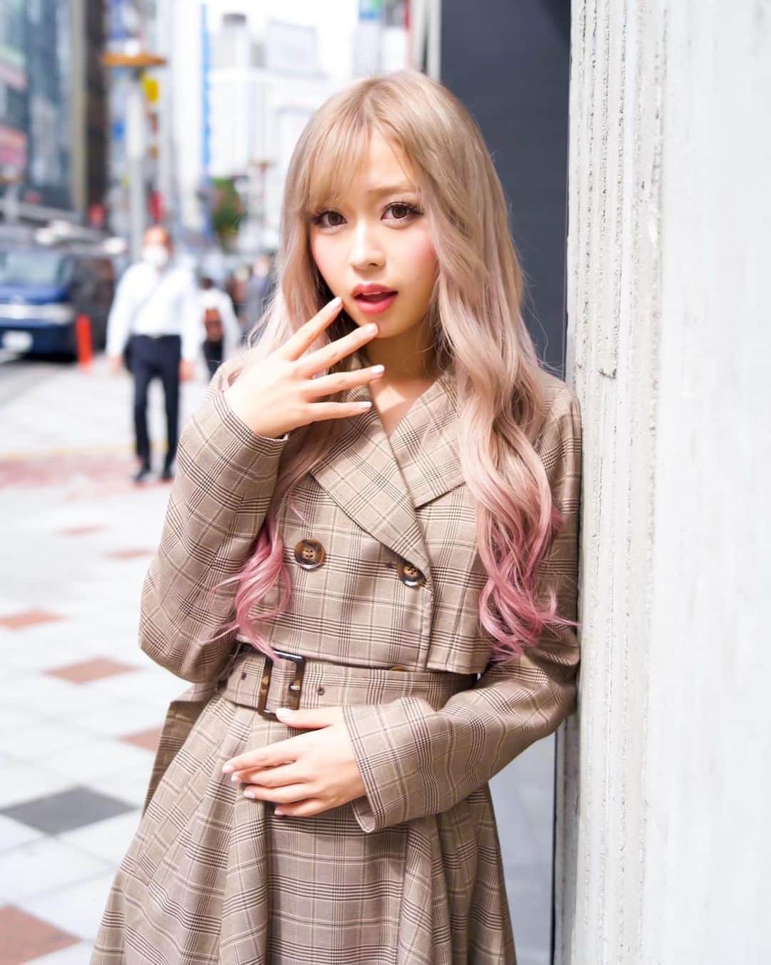 egg公式さんのインスタグラム写真 - (egg公式Instagram)「. 🌈今回はゆずはのスナップ公開✨🌈 渋谷の文化村ストリートで撮影📸🔆 いつもの雰囲気よりも大人っぽい服装のゆずは💖👚👖 どの写真もメイク、コーデ、表情といい全てがかわいいね‼️💛  ⚐ MODELS ⚐ @_pinkbunnygirl_ 07   #ゆずは #雨宮由乙花 #egg #eggモデル #eggちゃんねる  #GAL #ギャル #ぎゃう #うさギャル  #ファッション  #お洒落 #ギャルが一番かわいい」11月4日 17時15分 - new_eggofficial