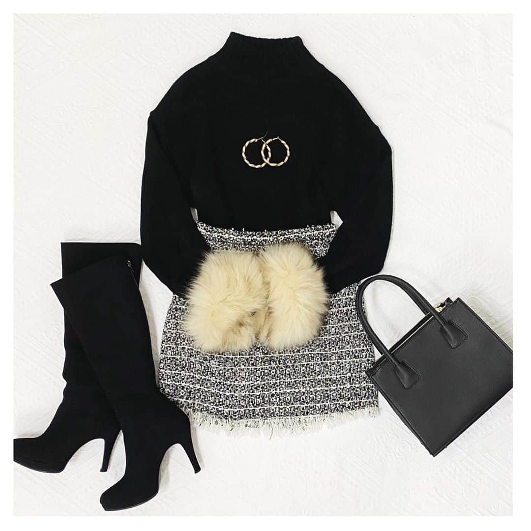 デュラスさんのインスタグラム写真 - (デュラスInstagram)「【ITEM】 . 女性らしい愛らしさとラグジュアリーな気品を添えるファーがポイント！ ファーの取り付け位置やONOFFで、マルチな着こなしが楽しめるニットトップス！ . 画像をタップしてアイテム詳細をチェック♪ ——————————————————— ☑︎2WAYファー付ニットトップ ¥8,500(+TAX) . ☑︎裾フリンジツイードスカート ¥6,000(+TAX) ——————————————————— . #duras #デュラス #duras_official #coordinate #fashion #instafashion #ootd #newarrival #new #dress #followme #lady #lace #ワンピース #モテ服 #大人カジュアル #大人可愛い #オリジナル #デートコーデ」11月4日 17時26分 - duras_official
