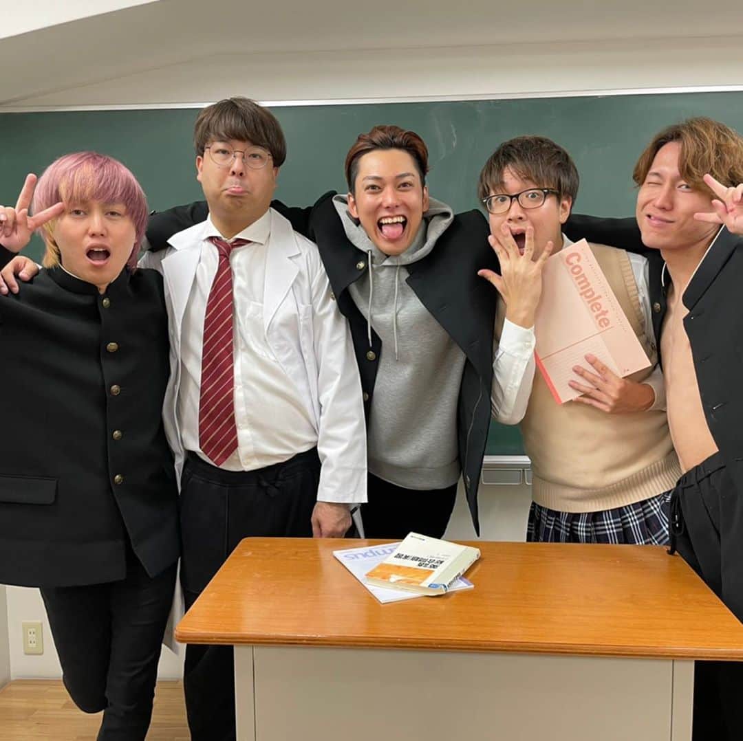 ないとーのインスタグラム：「知らない人たちと学ランで動画撮りました！」