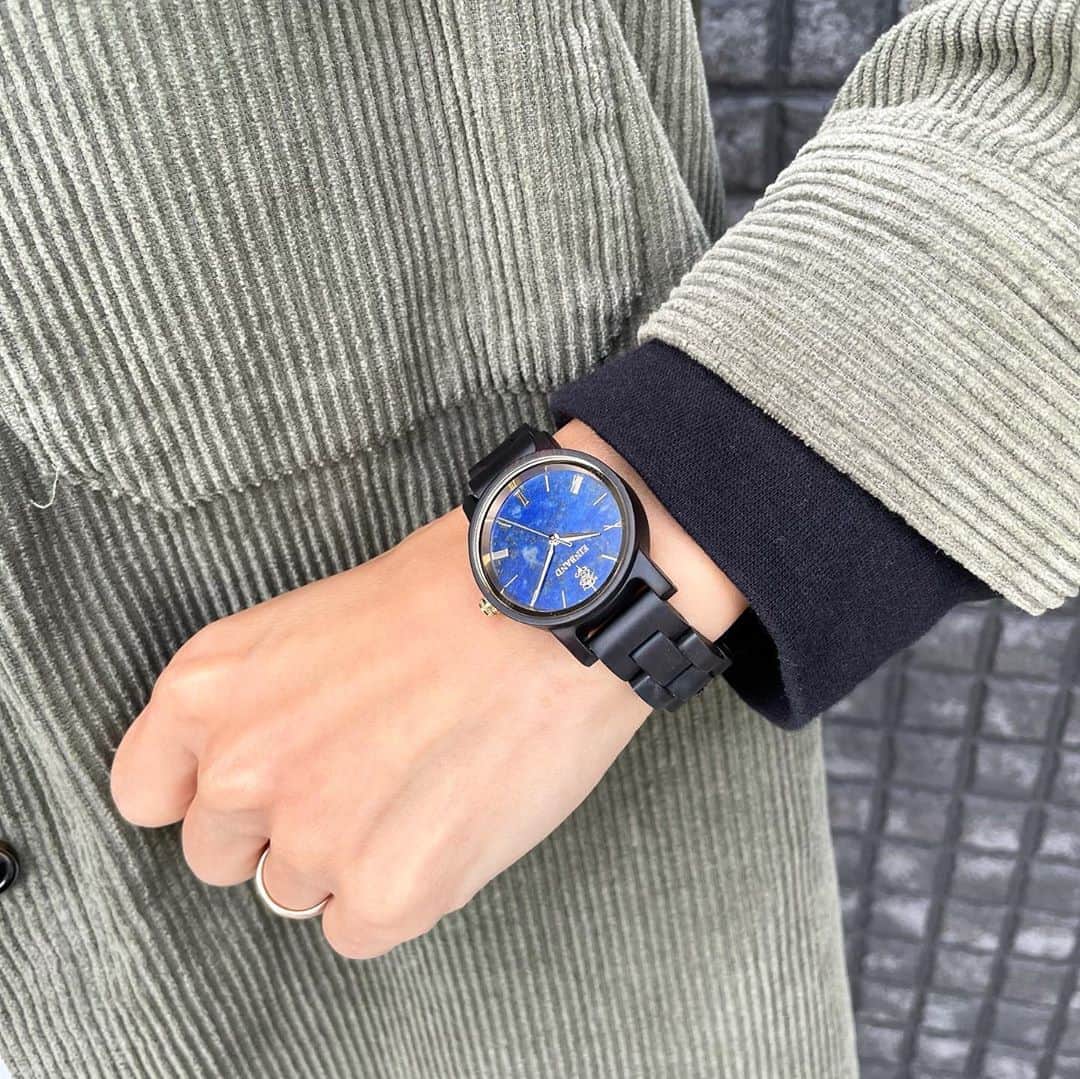 EINBAND -アインバンド-さんのインスタグラム写真 - (EINBAND -アインバンド-Instagram)「EINBAND新作の『Lapis Lazuli & Ebony 天然石木製腕時計』 32mmと40mmの2サイズになります！ 発売は11月8日(日)を予定しております。販売につきましての詳細は後日お知らせさせていただきます。 #EINBAND #木製腕時計 #ラピスラズリ #黒檀 #初回限定販売」11月4日 17時35分 - einband_woodwatch