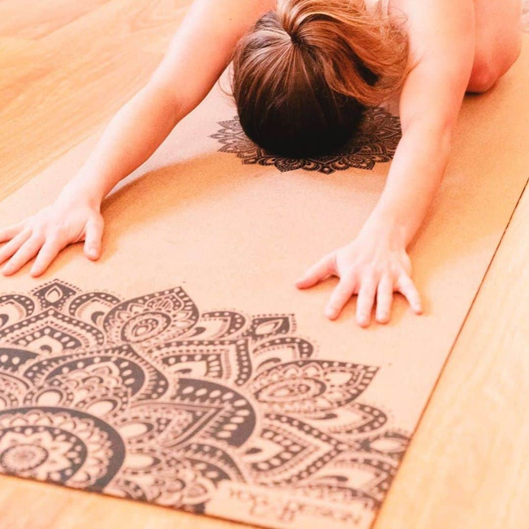 ヨガデザインラボ Yoga Design Labさんのインスタグラム写真 - (ヨガデザインラボ Yoga Design LabInstagram)「天然コルクマット 🌴 コルクは抗菌作用があるからお手入れ簡単。 厚さ3.5mmと1.5mm。 . . . . 📷 @recoverwellbeing  . . . . . #yoga #yogadesignlabjapan #yogamat #ヨガ #ヨガデザインラボ #ヨガマット #コルクマット #ヨガインストラクター #ヨガスタジオ #デザイン #ライフスタイル #ボディメイク」11月4日 17時38分 - yogadesignlabjapan