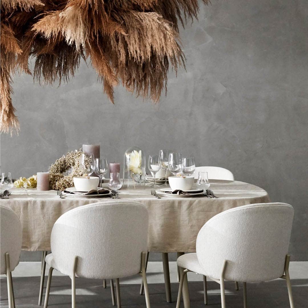 BoConceptさんのインスタグラム写真 - (BoConceptInstagram)「Invite extraordinary to your Christmas meal. We have lots of styling tips and traditional Danish recipes. All live now through link in bio.  Kingston table from £1,099  Princeton chair from £424  #boconcept #liveekstraordinaer #christmasinspiration #dining #danishdesign」11月4日 23時12分 - boconcept_official