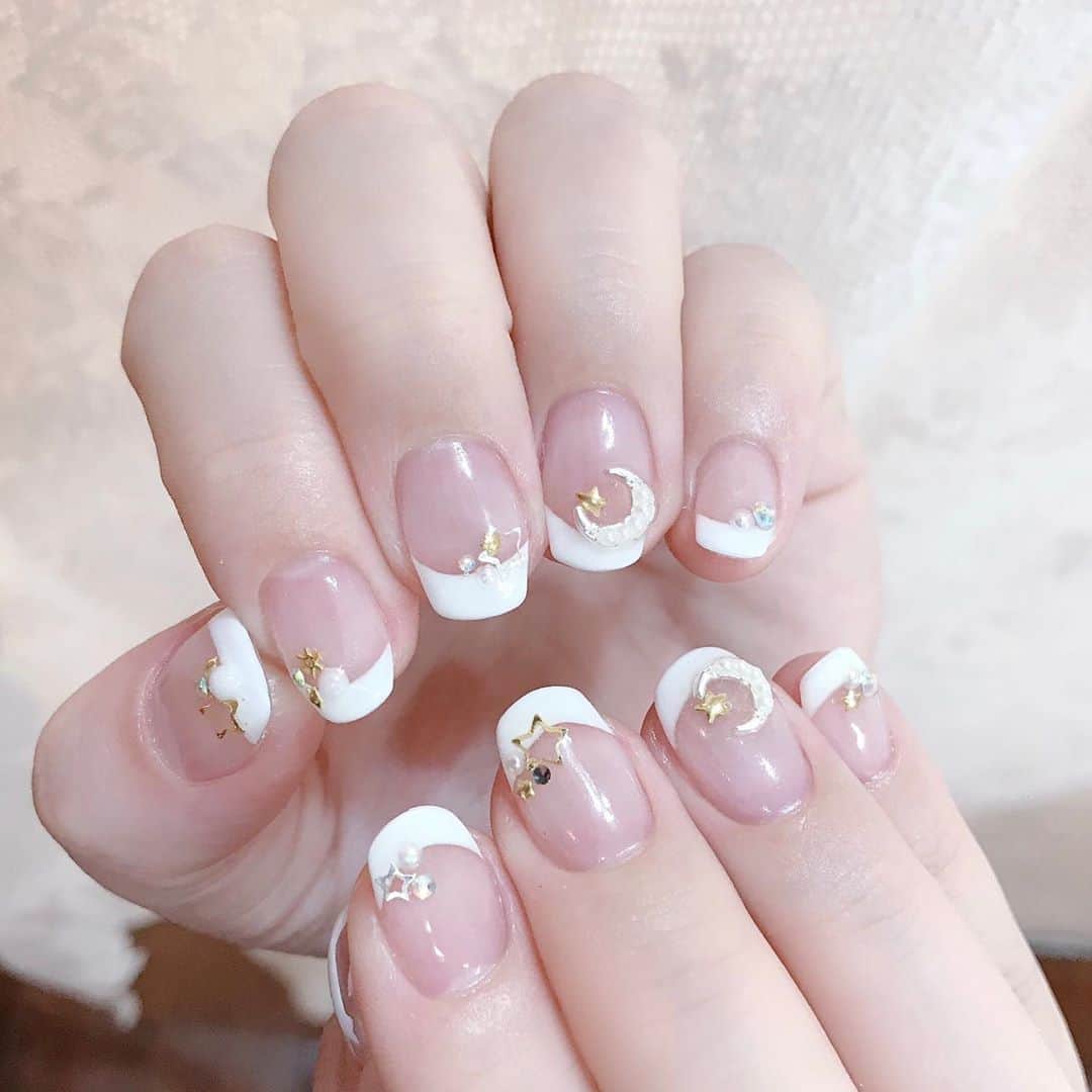 なかやまちえこのインスタグラム：「フレンチと月と星🌙⠀ ⠀ #nail #nails #nailart #ネイル #美甲 #ネイルアート  #japanesenailart #manucure #japanesenails #manicurist #gelnails #أظافر #네일아트 #미용 #vẽmóng #ngườiđẹp  #เพ้นท์เล็บ #искусствоногтя #artedeuñas #เพ้นท์เล็บเจล #ジェルネイルデザイン #ネイルデザイン #senikuku #nagelkunst #フレンチネイル #frenchnails #和楽器バンド #鈴華ゆう子 さん」