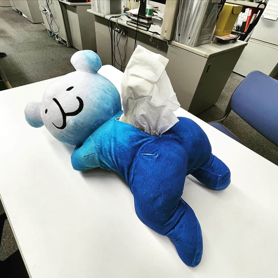 西田善太のインスタグラム：「東京ガス公式キャラクター、「火ぐまのパッチョ」ティッシュケースです。ふとしたことで手に入れました。目が合う、目が合うんです。 #ガスパッチョ #パッチョ」
