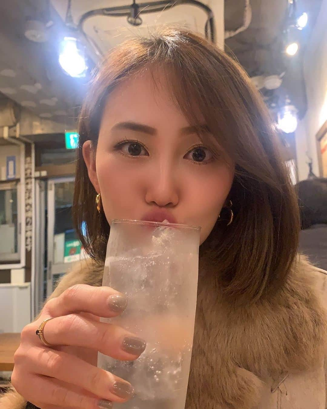 𝗬𝘂𝘀𝘀𝗮𝗻さんのインスタグラム写真 - (𝗬𝘂𝘀𝘀𝗮𝗻Instagram)「. 家の近所の餃子🥟が堪らんのよ😩。 . 月４回ほど行ってんな。 . これは、ちなみに２軒目、〆の餃子🥟w . #餃子愛好家#餃子女子#居酒屋#〆#🥟 #東京グルメ#美美#美味しゅうございました #ハイボール#レモンサワー#赤霧島 #ソーダ割り#頼んます#赤提灯#おっさん女子 #お疲れ様です#おつかれさま#🍻#🍺」11月4日 18時19分 - youuim