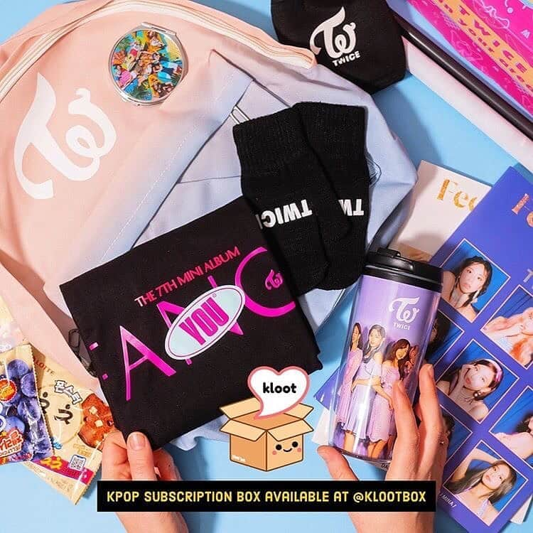 チェヨンさんのインスタグラム写真 - (チェヨンInstagram)「🎁KLOOT BOX’s October version is now available for order today! @KlootBox is a KPOP SUBSCRIPTION BOX full of merch + Korean snacks. Tag a friend who needs one👇🏻  ✨Shop link in bio @KlootBox or at klootbox.com」11月4日 18時18分 - twicechaeyoung