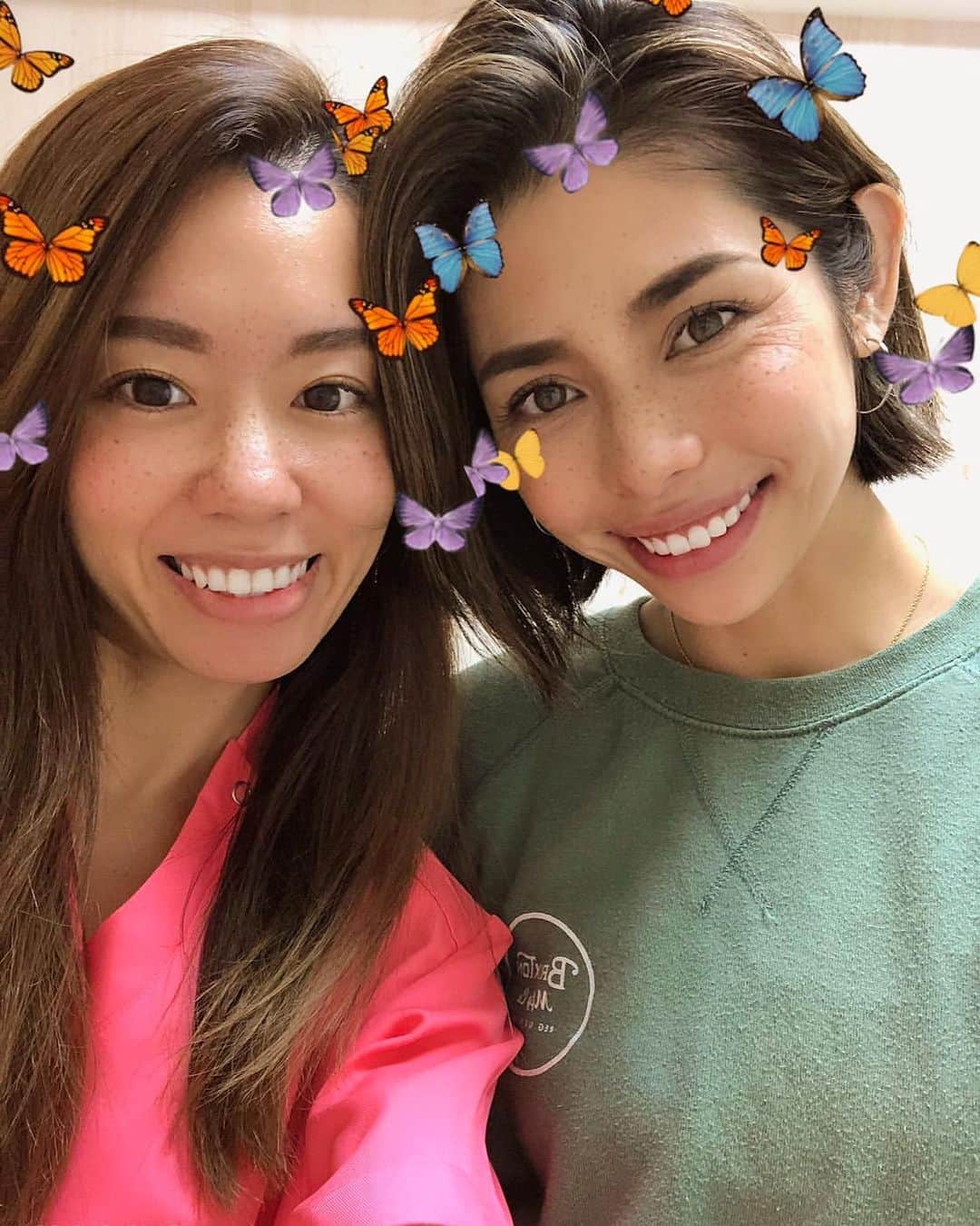 齋藤美波のインスタグラム：「🦷🦷🦷 #セルフホワイトニング ・ この間2回目の来店で こんなにも真っ白🤍🤍🤍 これもまた感動〜🥺✨ ・ 自然な歯で白いのは 誰でも魅力的だよね♥️ そろそろ行かんと！ ・ ホワイトニングサロンの店長 マヤちゃんとはまさかの同い年で 初対面で意気投合〜🤣♥️ 今週連日で会う予定なの😍 楽しみっ💋✨ ・ ・ #ホワイトニングサロン #ホワイトニング #白い歯 #歯は命 #tooth#whitetooth#beauty」