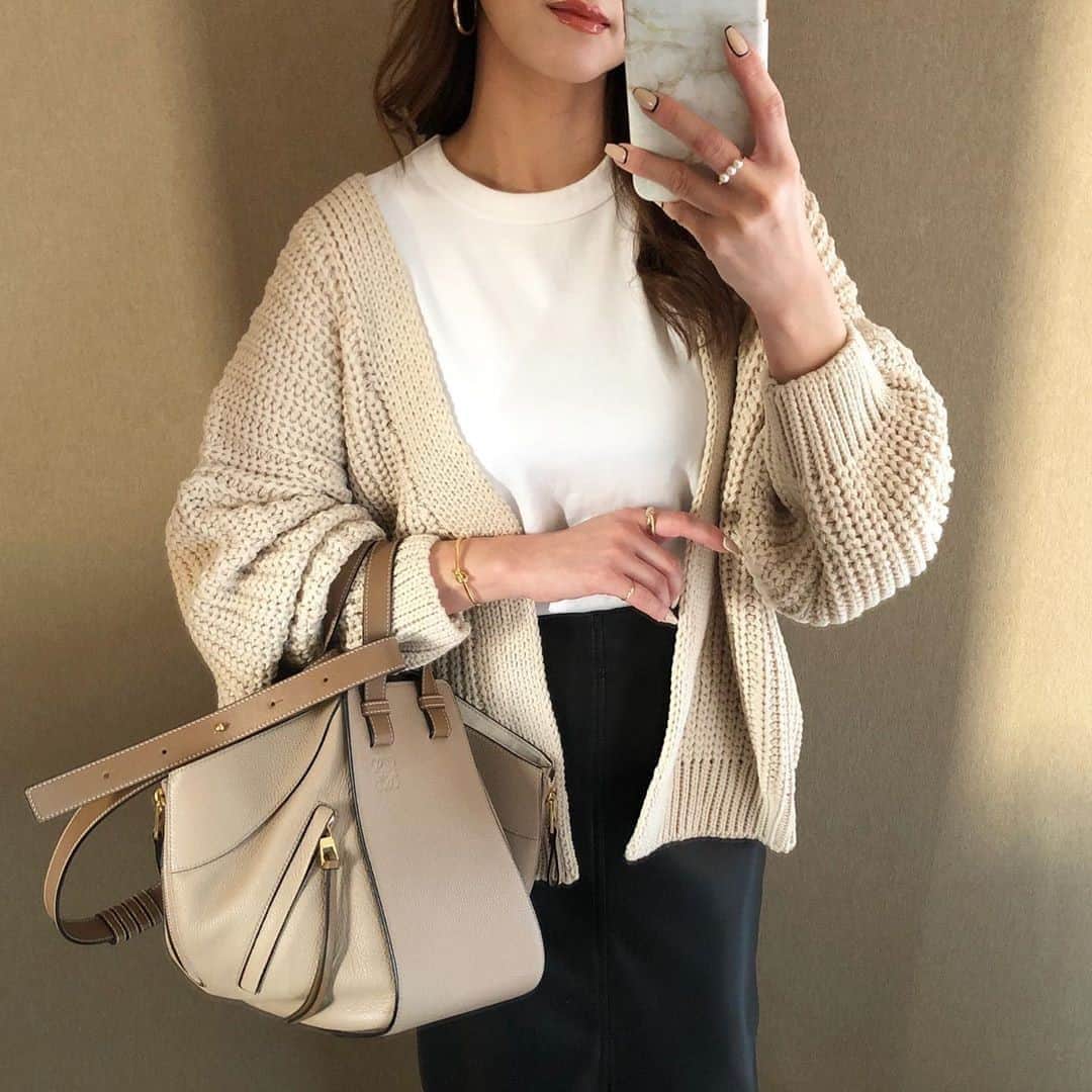 DHOLIC SNAPのインスタグラム：「@chii.0818さんの#dholicsnap⁠ 　⁠ CARDIGAN：@dholic_official⁠ 　⁠ 【LADIES+】⁠ #ルーズオープンカーディガン⁠ 全4色￥4,906(税込)⁠ 　⁠ みなさんもぜひ#dholicsnap をつけて⁠ コーディネートを投稿してください📸💕⁠ 　⁠ ※上記以外のご着用アイテムにつきましては品切れ商品、または、私物となります。⁠ 　⁠ #DHOLIC#dholicism#fashion#ootd⁠ #プチプラコーデ#今日のコーデ#今日の服⁠ ＃カーディガンコーデ#ニットカーデ#ニット⁠ #秋冬コーデ#きれいめカジュアル#大人シンプル」