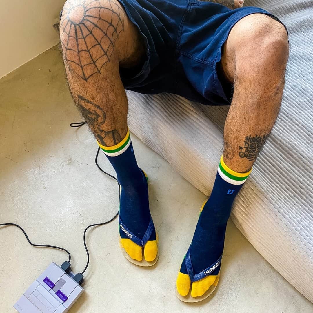 Havaianas Europeのインスタグラム：「🎮 Gamers! We also got you covered :) #Home #Comfy #Gaming 🧦 whos joining our crew? The socks and flip flops crew.」