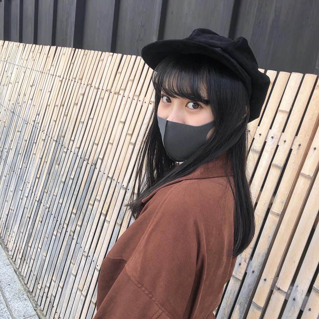 鵜川もえかのインスタグラム：「♥ お久しぶりです！ 京都に少し帰省しました‪！！ ・ 河原町をぷらぷら、、いろいろ撮ったのでちょいちょいあげてくね( ¨̮ )︎︎♡ ・ #京都 #河原町 #八坂神社 #秋コーデ #セットアップ #黒マスク」