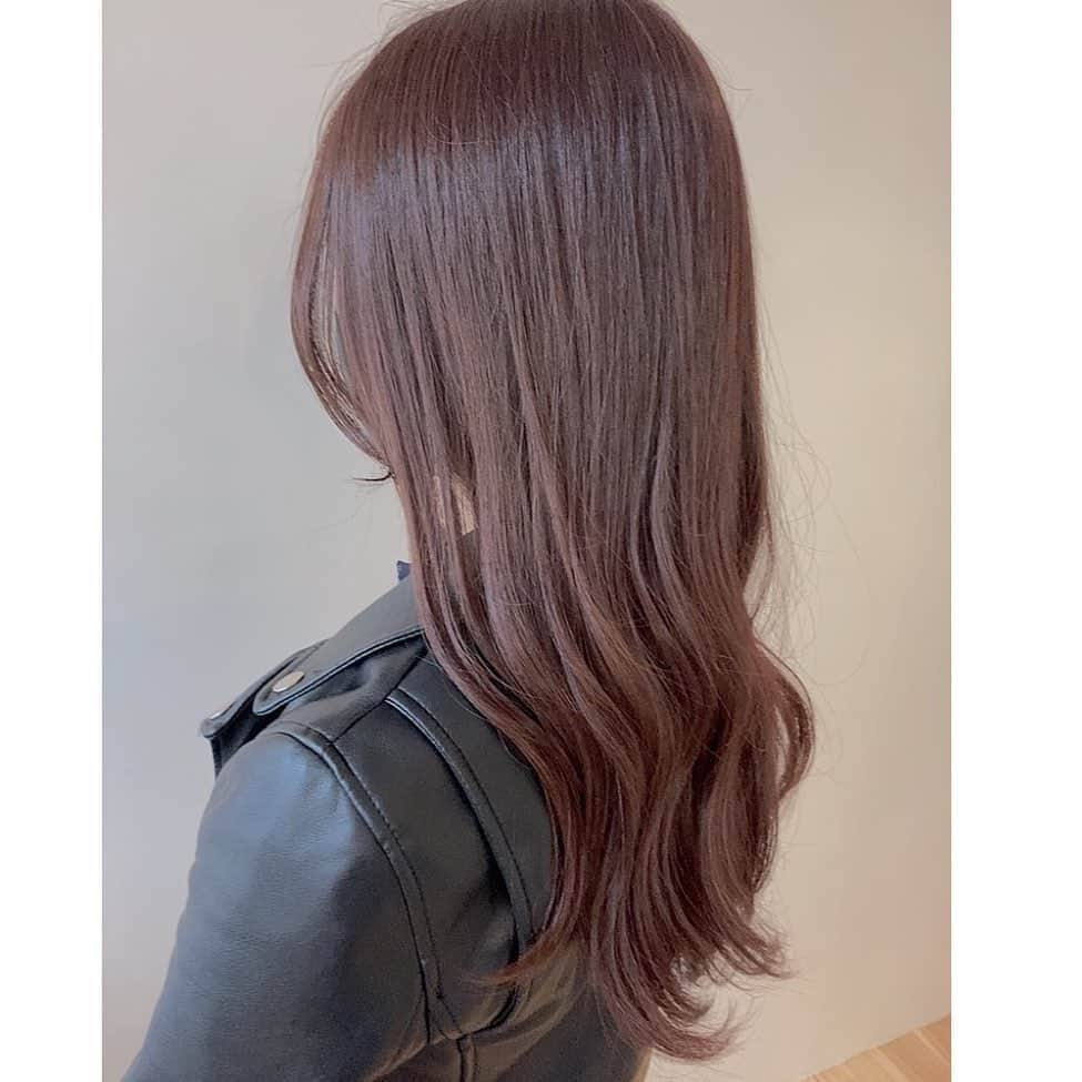 佐藤小巻のインスタグラム：「初めての色味にし、 前髪を切りました💇‍♀️ 欲しかったドライヤーを購入✨🥺 #イメチェン　#頭を紅葉🍁」