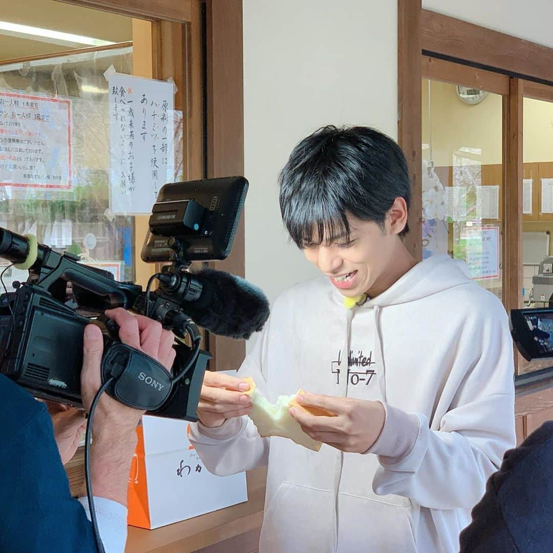 大城光さんのインスタグラム写真 - (大城光Instagram)「ぎふ清流里山公園の「わかお」さんの食パン激うまだった！  高級食パンを結構食べてるけど大城ランキングの上位に入ってる！  整理券とか並ぶ理由が分かった気がする👏 握手会気分でみんなも行ってみて🤣  #マジプリ #大城光 #岐阜 #わかお #パン  #食パン  #食パン専門店  #高級食パン  #軟水」11月4日 18時52分 - hikaru_oshiro0704