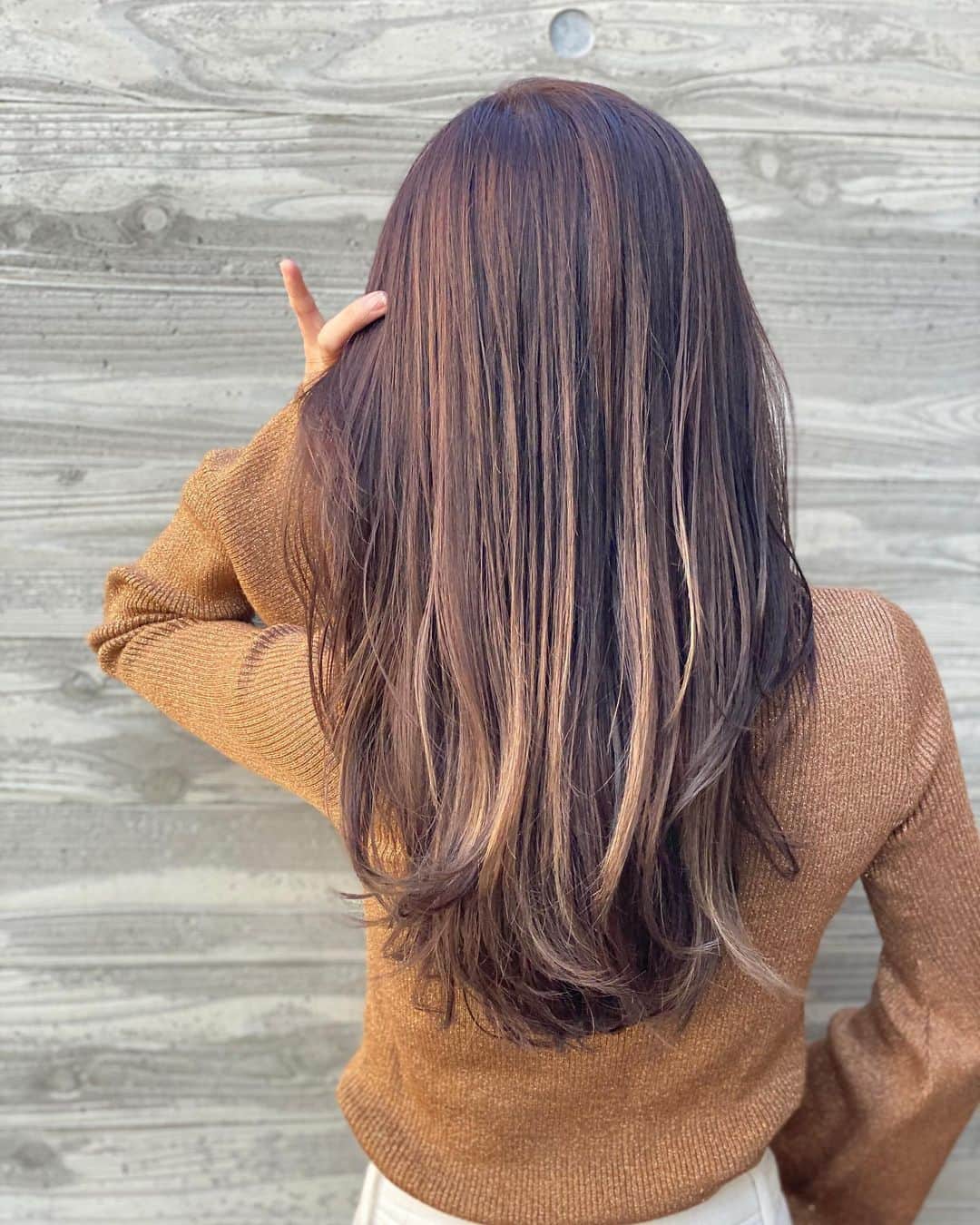 菜々香さんのインスタグラム写真 - (菜々香Instagram)「いひひ秋冬仕様にしてきましたん🍁🥀  モノトーンの洋服が多くなるから 重くならないカラーにしました。  心も髪の毛もぴんぴかきらりん。 いつものオアシスです。 ありがとうございます。♡ @ash_shimokitazawa   #hairstyle#haircolor#ash#nanaka#菜々香」11月4日 19時02分 - 7.na_na_ka