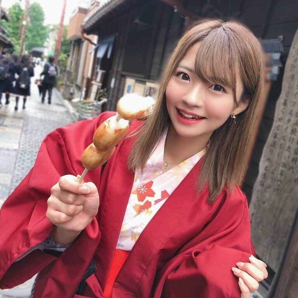 一劍浣春秋さんのインスタグラム写真 - (一劍浣春秋Instagram)「離開Faleno？ 東條なつ露了餡！  還沒等到Faleno宣布新作，東條なつ離開的消息就提前曝光了ー這位臉蛋清秀、身材纖細、有演藝圈偶像味道的女孩出現在馬殺雞的店裡，和君島みお、向井藍一起抽乾淫根、掏空精庫⋯  #一劍浣春秋  #東條夏  #東條なつ  #我好想弄髒她啊」11月4日 19時02分 - chee828
