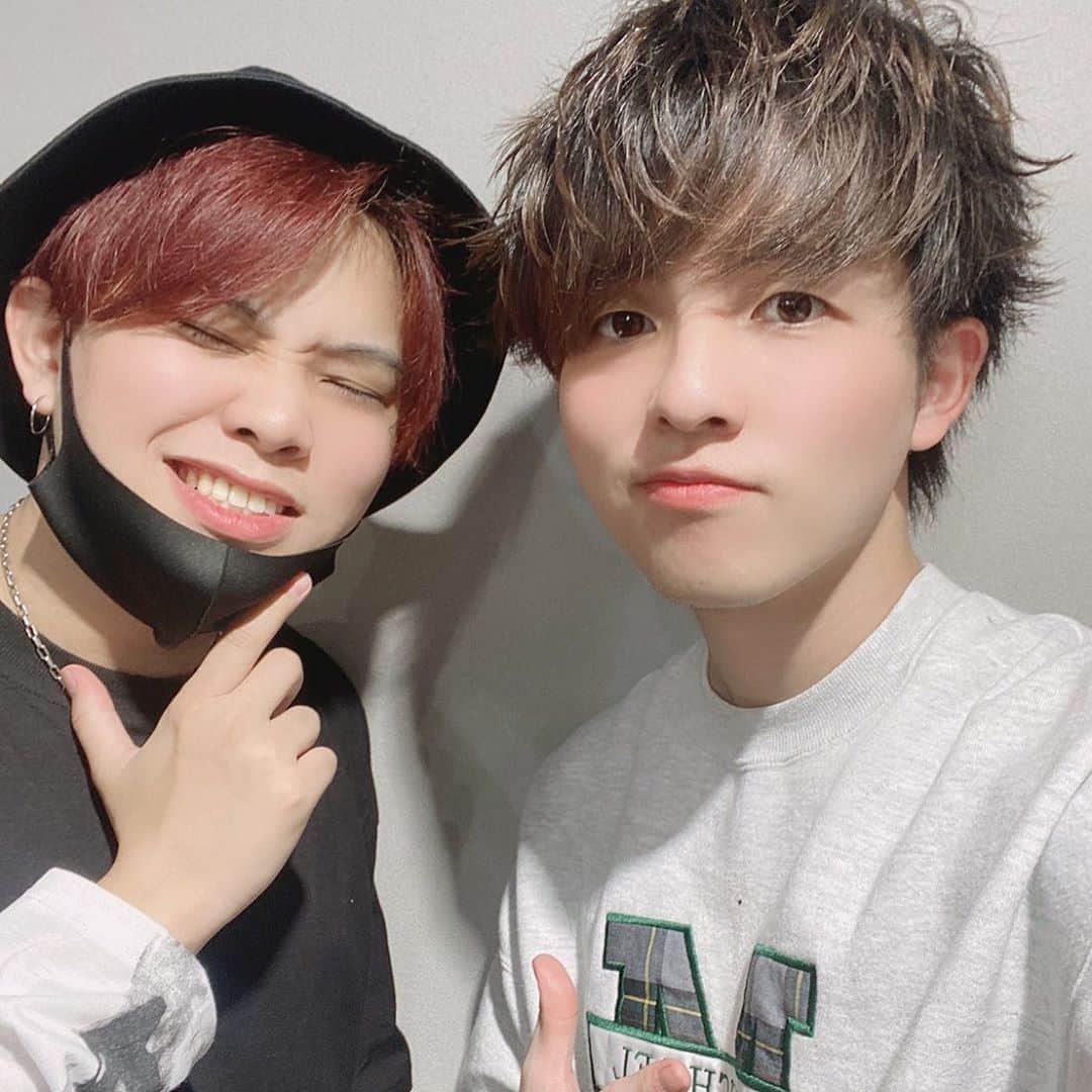 ワタルのインスタグラム：「久々に拓也のとこ行ってきた！レッドカラーめっちゃいい！」