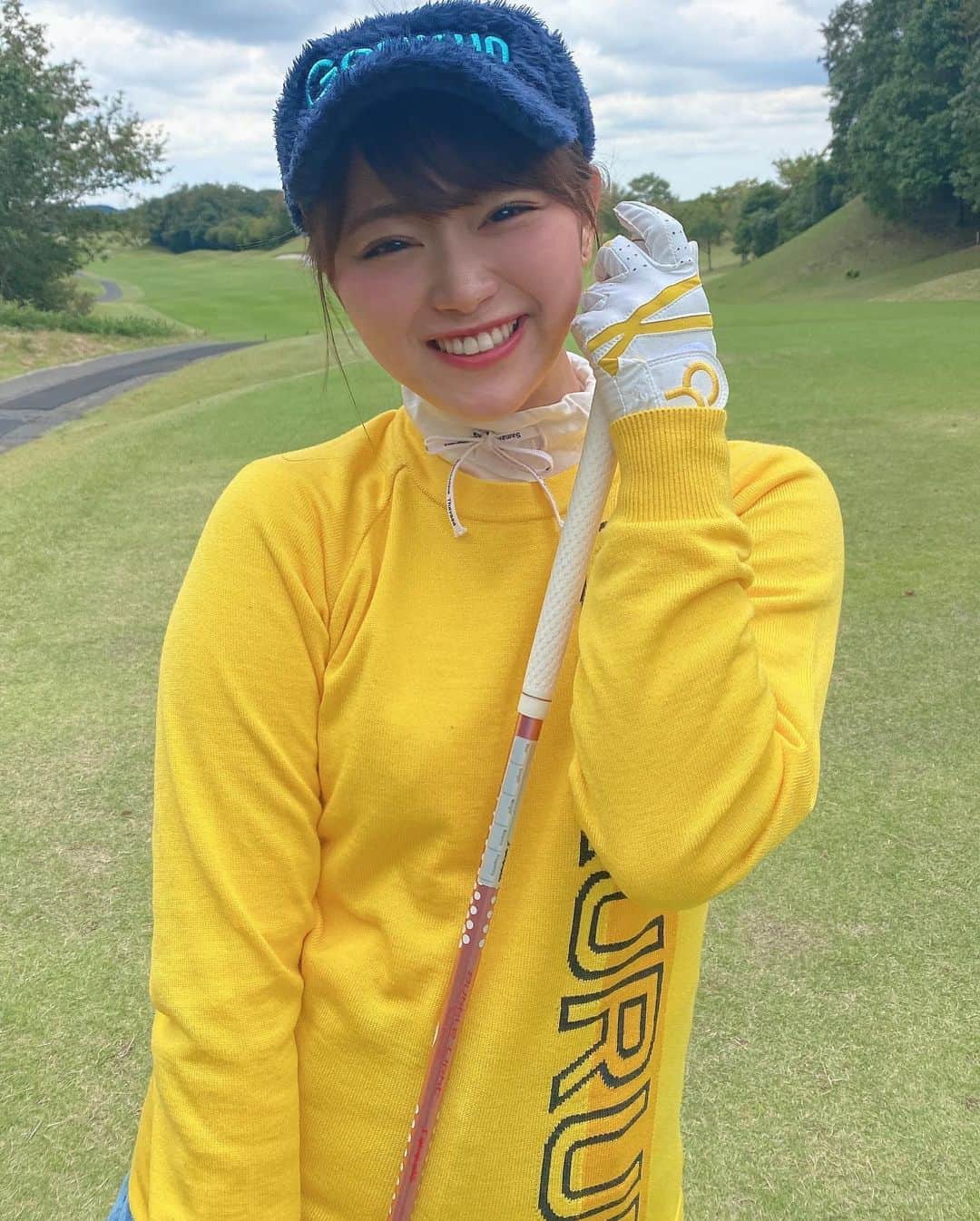山内鈴蘭さんのインスタグラム写真 - (山内鈴蘭Instagram)「先日のゴルフウェアです🥰 グローブまでがコーデの一部💓 ． ． 明るいカラーのウェア大好きっ ゴルフ場だから着れるし、ほんとすき💓 ． ． #ゴルフ #ゴルフウェア #ゴルフコーデ #Gorurun #ごるらんコーデ #ゴルフ女子 #ゴルフ女子コーデ #ゴルフ好き #ゴルフ場 #ゴルフ大好き #ゴルファー」11月4日 18時56分 - xxsuzuranxx