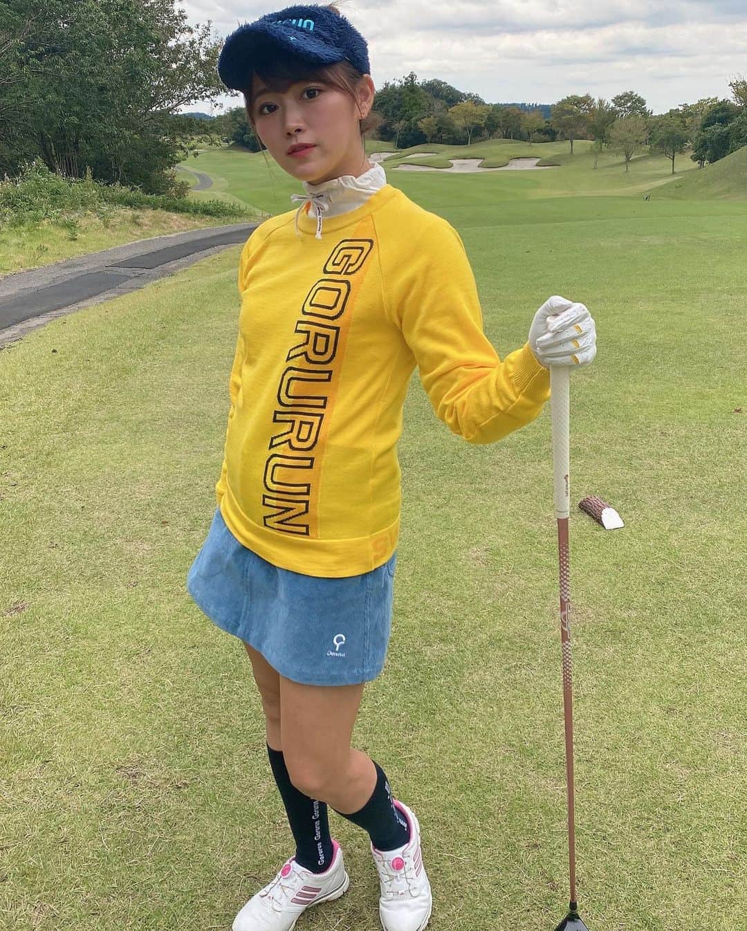 山内鈴蘭さんのインスタグラム写真 - (山内鈴蘭Instagram)「先日のゴルフウェアです🥰 グローブまでがコーデの一部💓 ． ． 明るいカラーのウェア大好きっ ゴルフ場だから着れるし、ほんとすき💓 ． ． #ゴルフ #ゴルフウェア #ゴルフコーデ #Gorurun #ごるらんコーデ #ゴルフ女子 #ゴルフ女子コーデ #ゴルフ好き #ゴルフ場 #ゴルフ大好き #ゴルファー」11月4日 18時56分 - xxsuzuranxx