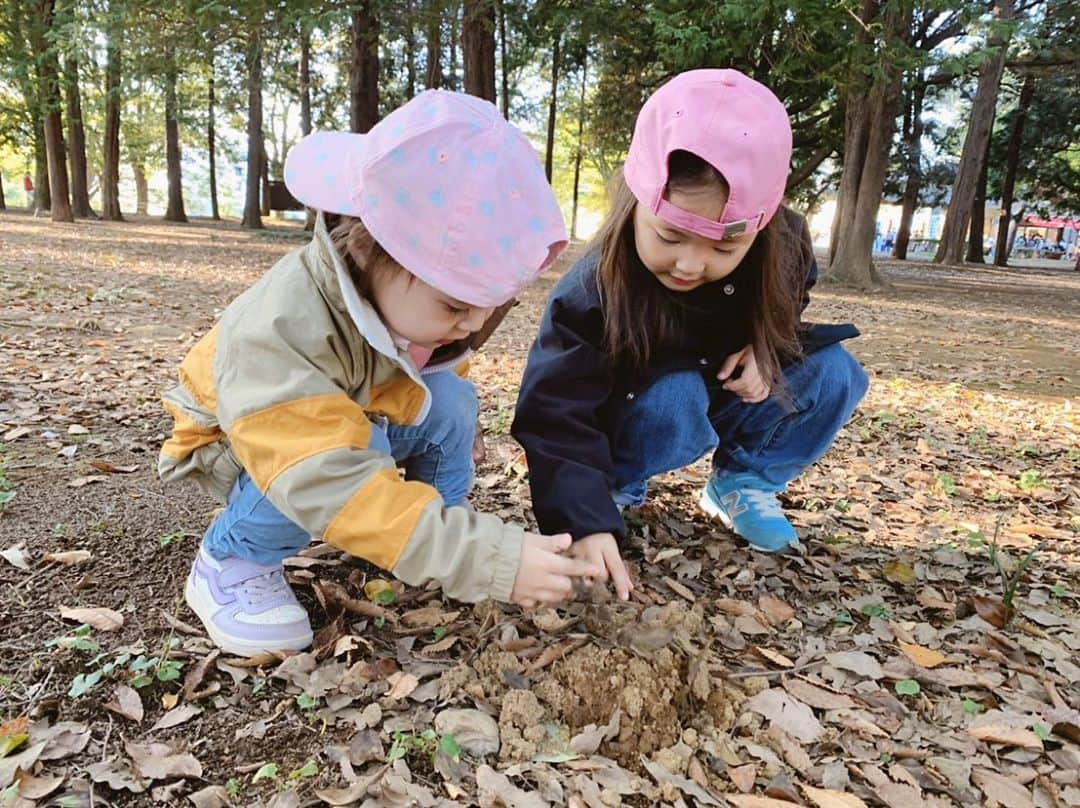 土屋アンナさんのインスタグラム写真 - (土屋アンナInstagram)「いつも一緒。 ずっと一緒に。 楽しい気持ち大切に。 助け合いながらね❣️  #sisters」11月4日 18時57分 - annatsuchiya0311