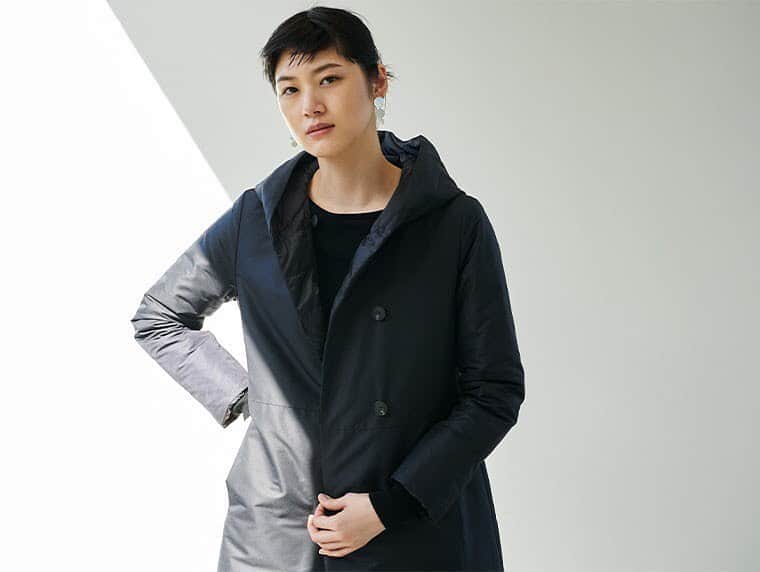 のインスタグラム：「【READY FOR WINTER】﻿ ﻿ 季節は移り変わり、コートが主役になる冬の到来。﻿さっと羽織るだけで旬スタイルが完成する、﻿多彩なコートコレクションをご紹介。﻿ トレンド感溢れるコートで冬のスタイルを楽しんで。﻿ ﻿ #theoryluxe #coat #puffercoat #コート #ダウンコート #セオリーリュクス」