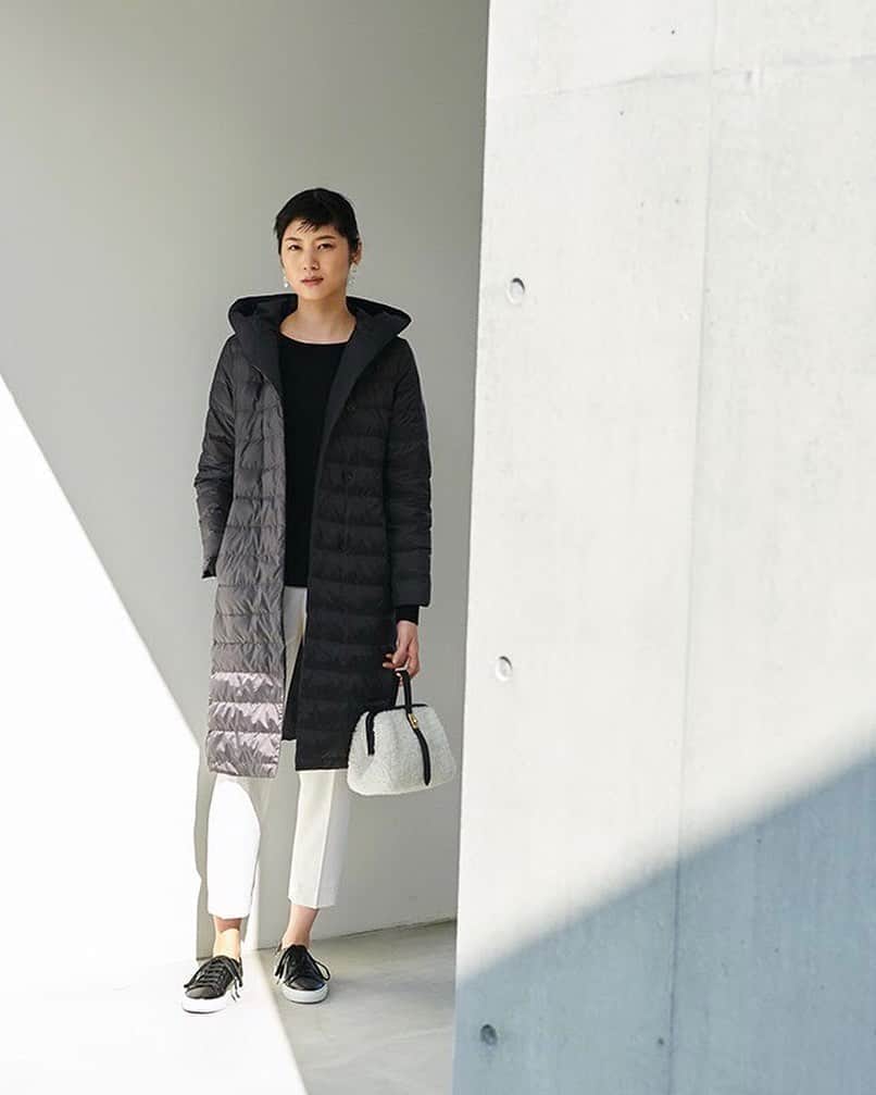 のインスタグラム：「【READY FOR WINTER】﻿ ﻿ 季節は移り変わり、コートが主役になる冬の到来。﻿さっと羽織るだけで旬スタイルが完成する、﻿多彩なコートコレクションをご紹介。﻿ トレンド感溢れるコートで冬のスタイルを楽しんで。﻿ ﻿ #theoryluxe #coat #puffercoat #コート #ダウンコート #セオリーリュクス」