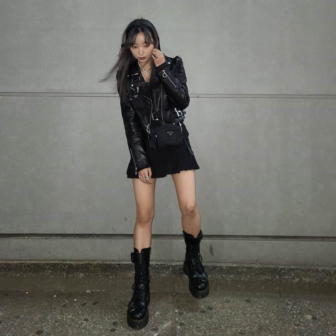 mam（まむ）のインスタグラム：「🖤🖤🖤🖤🔫 #mam_ootd」