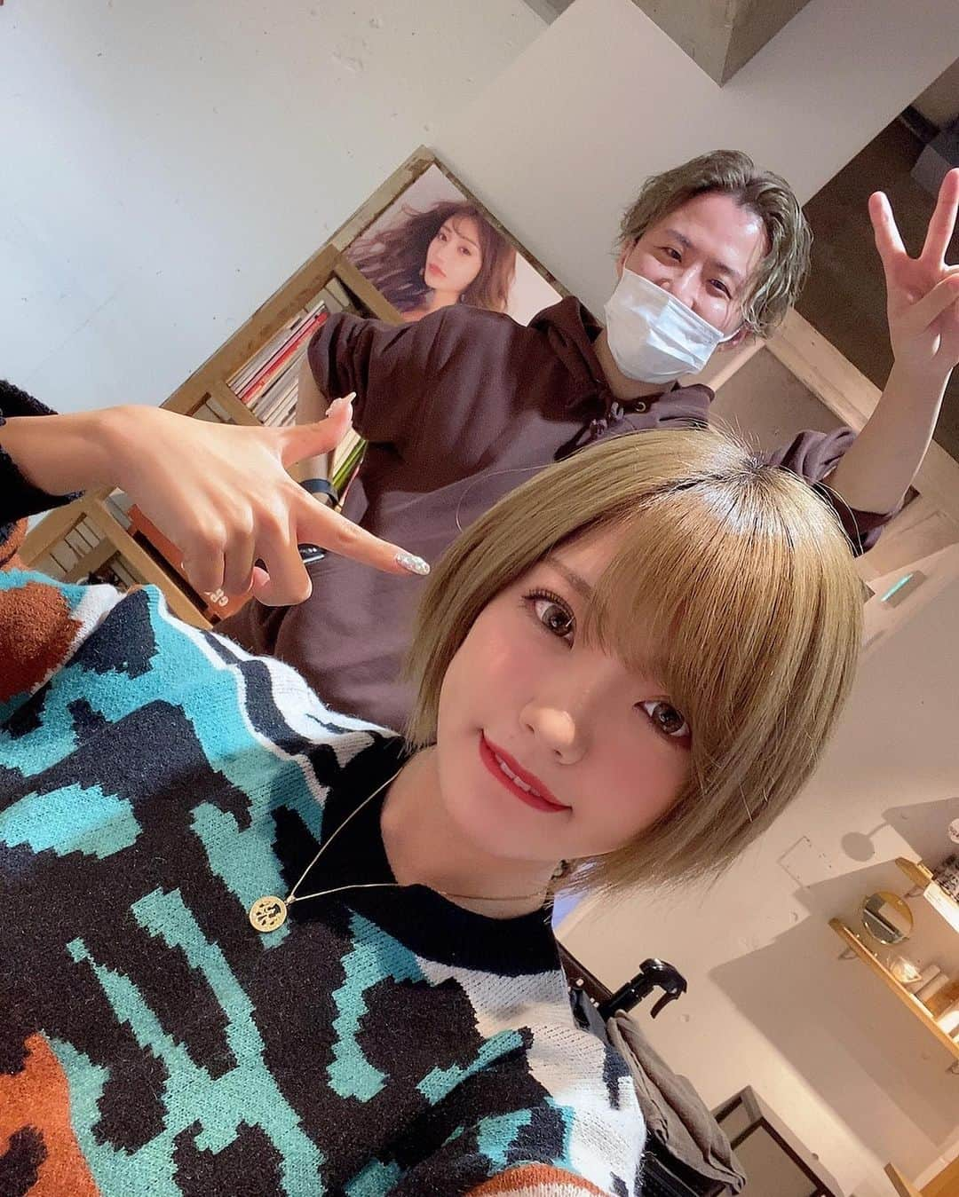 みきでりさんのインスタグラム写真 - (みきでりInstagram)「突然ですが…イメチェンしました🦹‍♀️💜笑 今回もカラーとトリートメントを 新宿Urealm ottoの @u_realmotto.yu さんに お願いさせていただきました〜🎵 ブリーチしてるから、 きっとあっという間に消え去るだろうけど、 可愛い濃いめのパープルカラー💜🍇🔮🟣 ㅤ ㅤ それから前髪メンテと 頭の形に合うスタイリング法を レクチャーしてもらって助かった〜🤓💡 ㅤ ㅤ ゆうさんいつもありがとうございます✨✨ またぜひ宜しくお願い致します🙇‍♀️💕 ㅤ ㅤ ㅤ ㅤ ㅤ ㅤ ㅤ ㅤ ㅤ ㅤ #ショート#ショートカット#ショートヘア#ショートスタイル#ショート女子#韓国ファッション#韓国通販#パープルカラー#パープルアッシュ#暗めカラー#暗髪#秋色#秋コーデ#ニット#ニットコーデ#プチプラコーデ#サロン#ヘアカラー#美容院#美容室#新宿#イメチェン」11月4日 19時17分 - mikidelicious