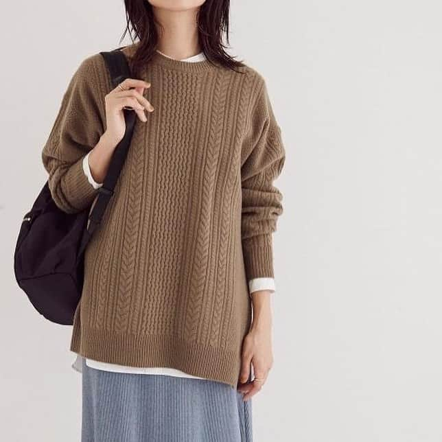 ロペさんのインスタグラム写真 - (ロペInstagram)「-LIGHT KNIT-﻿ ﻿ これからの時期に欠かせないニット。﻿ 軽やかで、暖かい、ストレスフリーな仕上がりに。つい手に取ってしまう着心地の良いアイテムをピックアップしました。﻿ ﻿ デンスウールスケッド柄ニットパーカー﻿ お問い合わせ番号:GGM30420﻿ ¥16,500(税込)﻿ ﻿ デンスウールケーブル編みスリットニット﻿ お問い合わせ番号:GGM30410﻿ ¥17,600(税込)﻿ ﻿ ラクーンボトルネックプルオーバー﻿ お問い合わせ番号:GGM30200﻿ ¥16,500(税込)﻿ ﻿ ラクーンVネックロングカーディガン﻿ お問い合わせ番号:GGK30200﻿ ¥17,600(税込)﻿ ﻿ J'aDoRe JUN ONLINEでご購入いただけます。﻿ ﻿ ﻿ ﻿ #fashion﻿ #ライトニット﻿ #ケーブルニット﻿ #ラクーン﻿ #パーカーコーデ  #大人カジュアル  #リラックスコーデ﻿ #2020AW﻿ #ロペ #ROPÉ #ropejp」11月4日 19時19分 - rope_jp