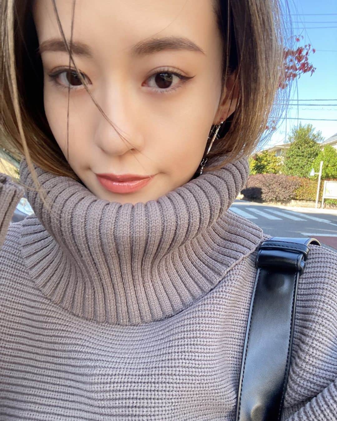 関本香里さんのインスタグラム写真 - (関本香里Instagram)「ㅤㅤㅤ 毎年大人気のBIGタートルニット。 何度見ても、やはり可愛い❤️ そして今年も大人気です。 ㅤㅤㅤ 今年は新色のモカをgetしちゃった✌️ 大好きな色❤️ #murua」11月4日 19時33分 - kaori_sekimoto_