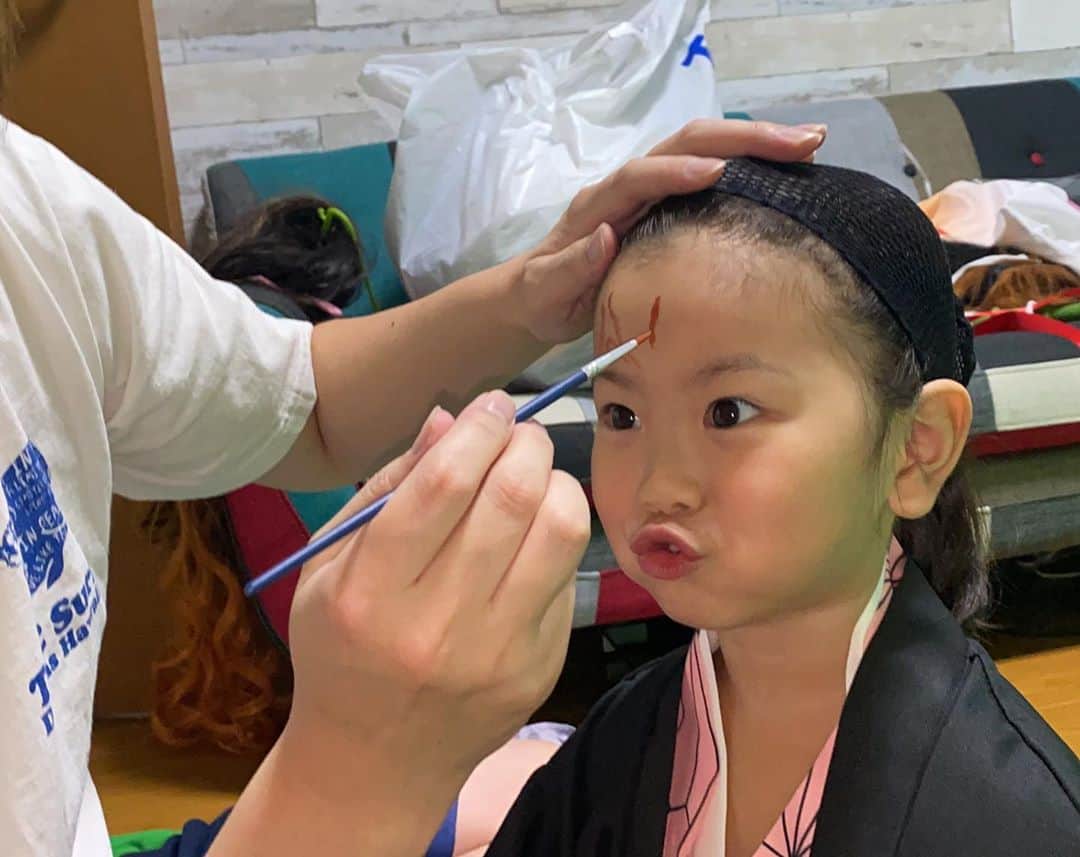 太陽チャンネルのインスタグラム：「鬼滅づくしの1週間だったなあー🤣本日公開のYouTubeぜひみてくださいまた鬼滅の刃完全(？)再現しております笑 #鬼滅の刃 #こすぷれ #demonslayer」