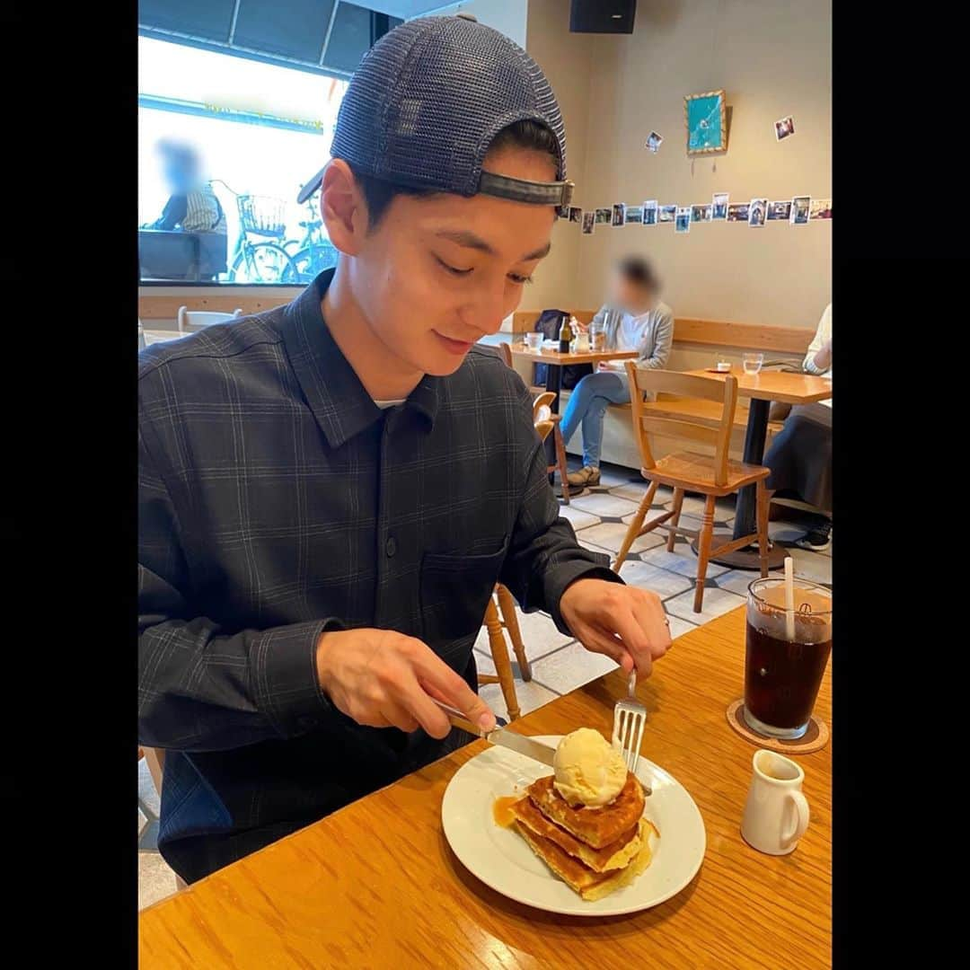 山口貴也さんのインスタグラム写真 - (山口貴也Instagram)「. ワッフルを食べました。  #倫太郎 は #本編でスイーツを #食べられる日が来るのでしょうか #今年もあと2ヶ月  #引き続き撮影がんばります！」11月4日 19時44分 - takaya_yamaguchi_official