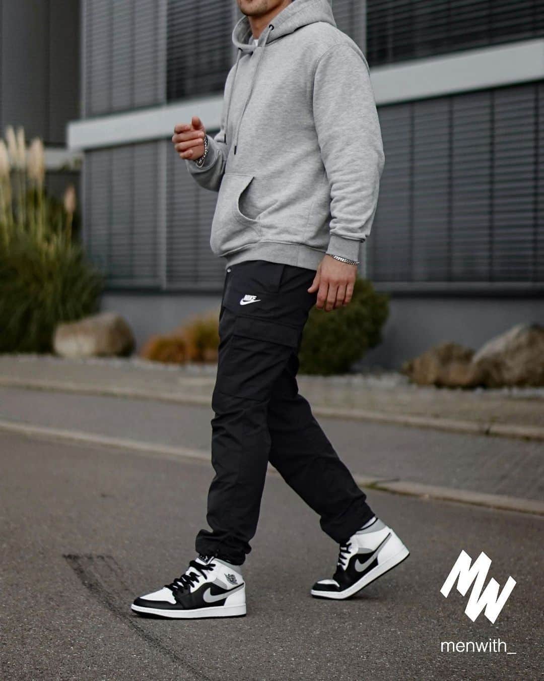 のインスタグラム：「Cool outfit worn by our dear friend @who.is.markus 👌🏽 #menwithstreetstyle」