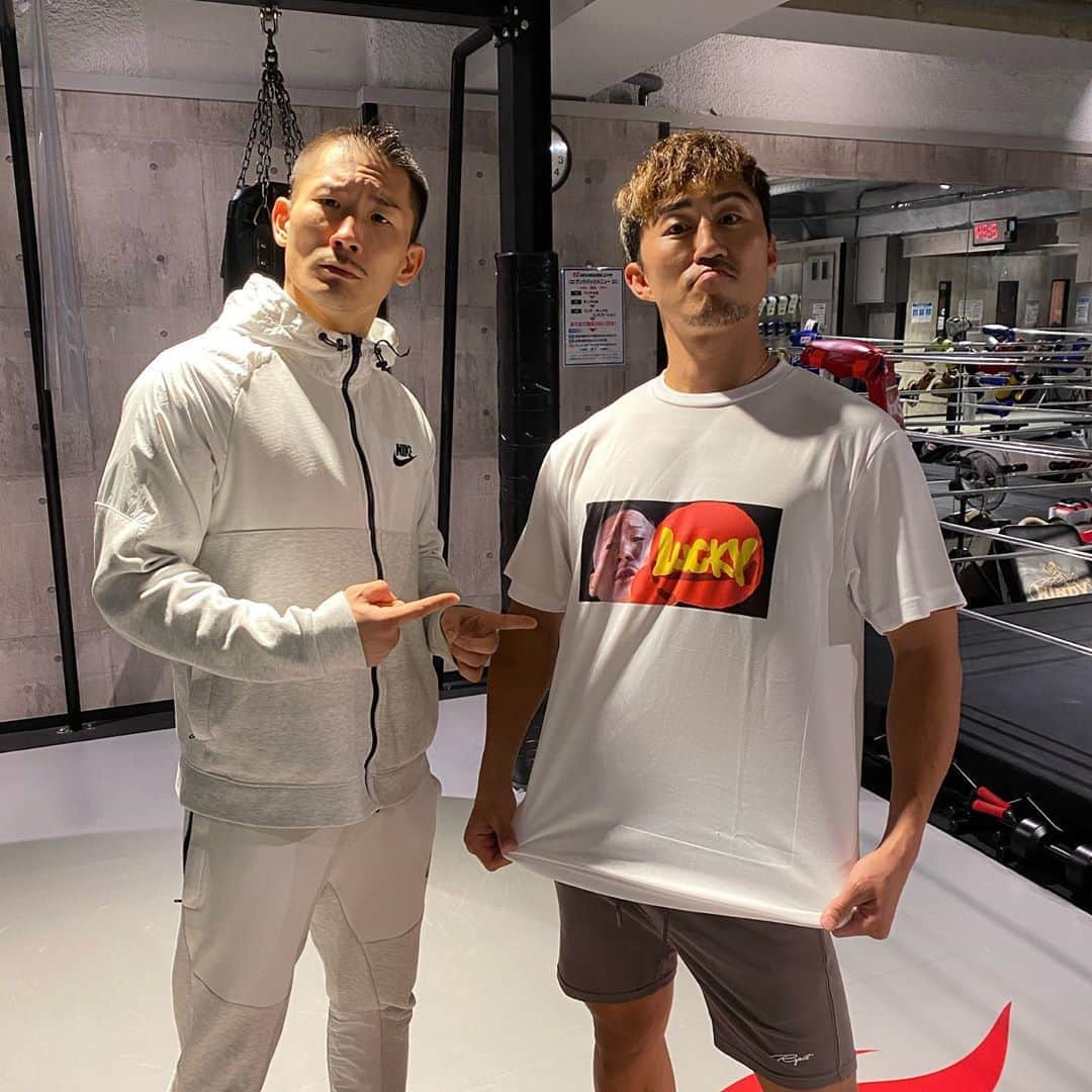 堀井翼のインスタグラム：「パン祭りパイセンから伝説のかけ蹴りを教えてもらったぜ！俺がかけ蹴りでKOする日も近いぞ  この俺がかっこよく映してもらってるからパイセンチャンネルのチェック宜しく！  youtu.be/w94YNiDoRt0   #山崎秀晃 #山崎秀晃GOLDEN FISTチャンネル #堀井翼  #堀井翼のラッキーパンチチャンネル」