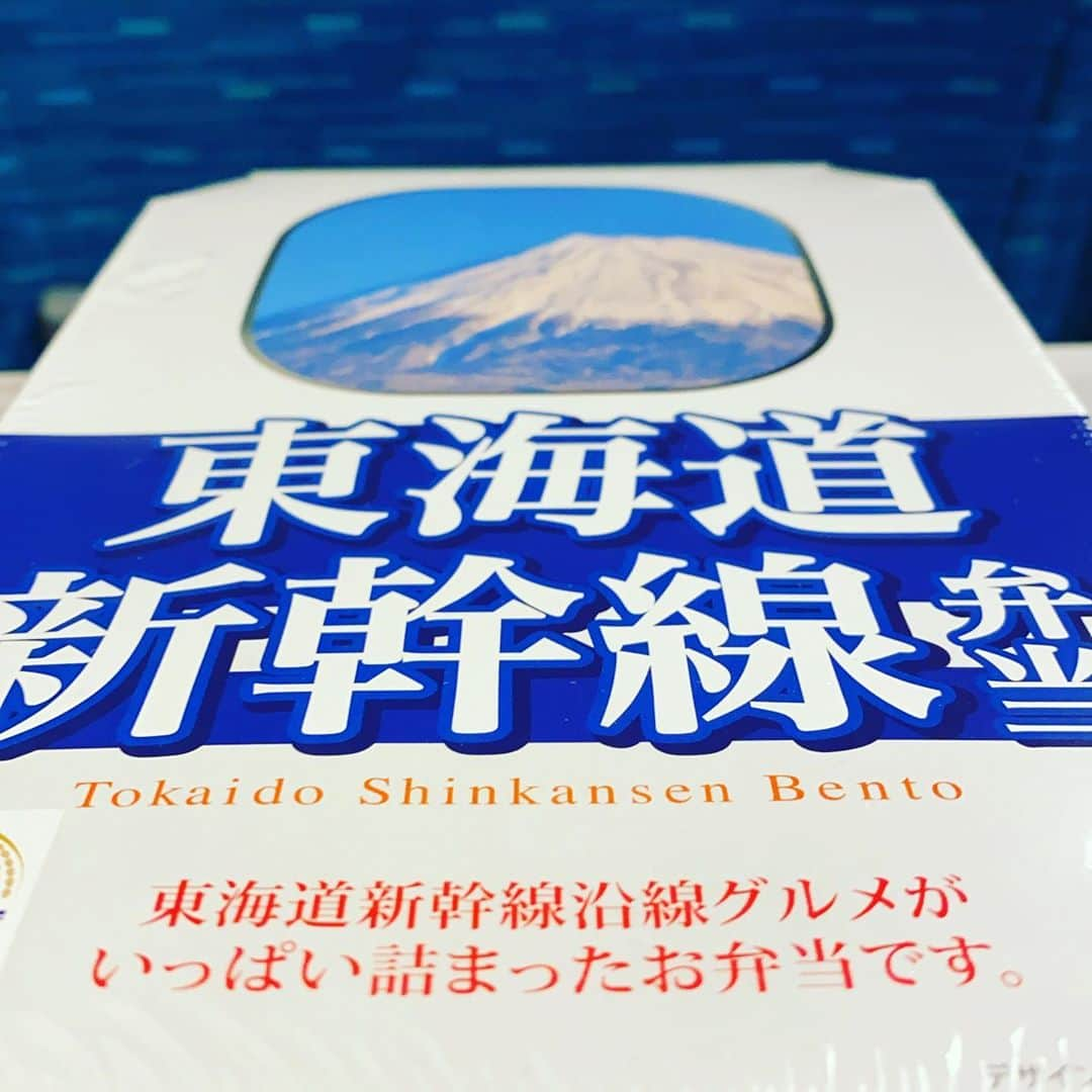 伊澤一葉さんのインスタグラム写真 - (伊澤一葉Instagram)「明日は大阪なんばHatchで ZASSO https://s60-zasso.com/ お久しぶりのハイエイタスでございます 大阪まで待ち切れずお弁当食べちゃう #the HIATUS #ZASSO #ハイエイタス」11月4日 19時52分 - ichiyo.izawa