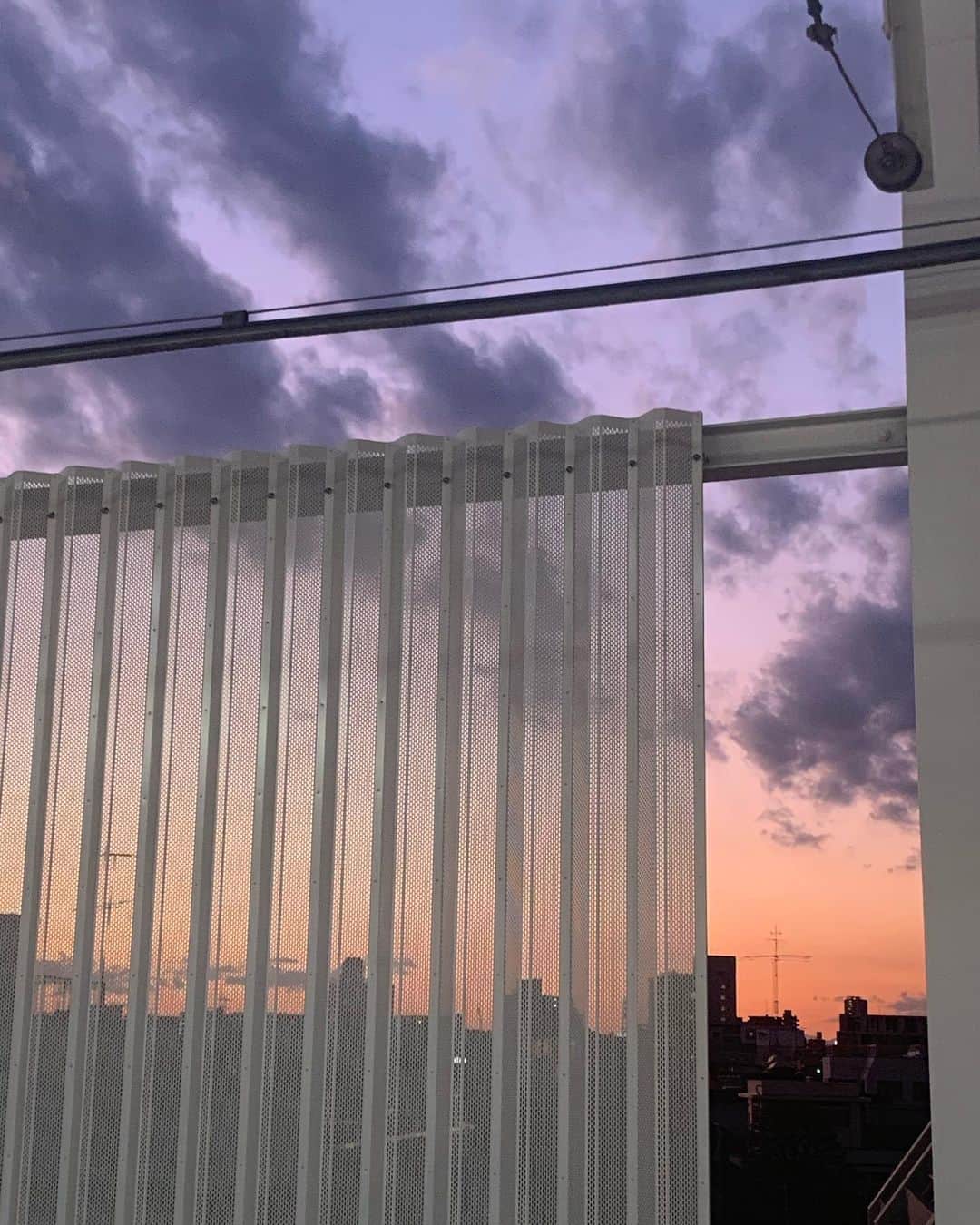 花盛友里のインスタグラム：「すんごく綺麗な夕焼けが見れた日🌅」