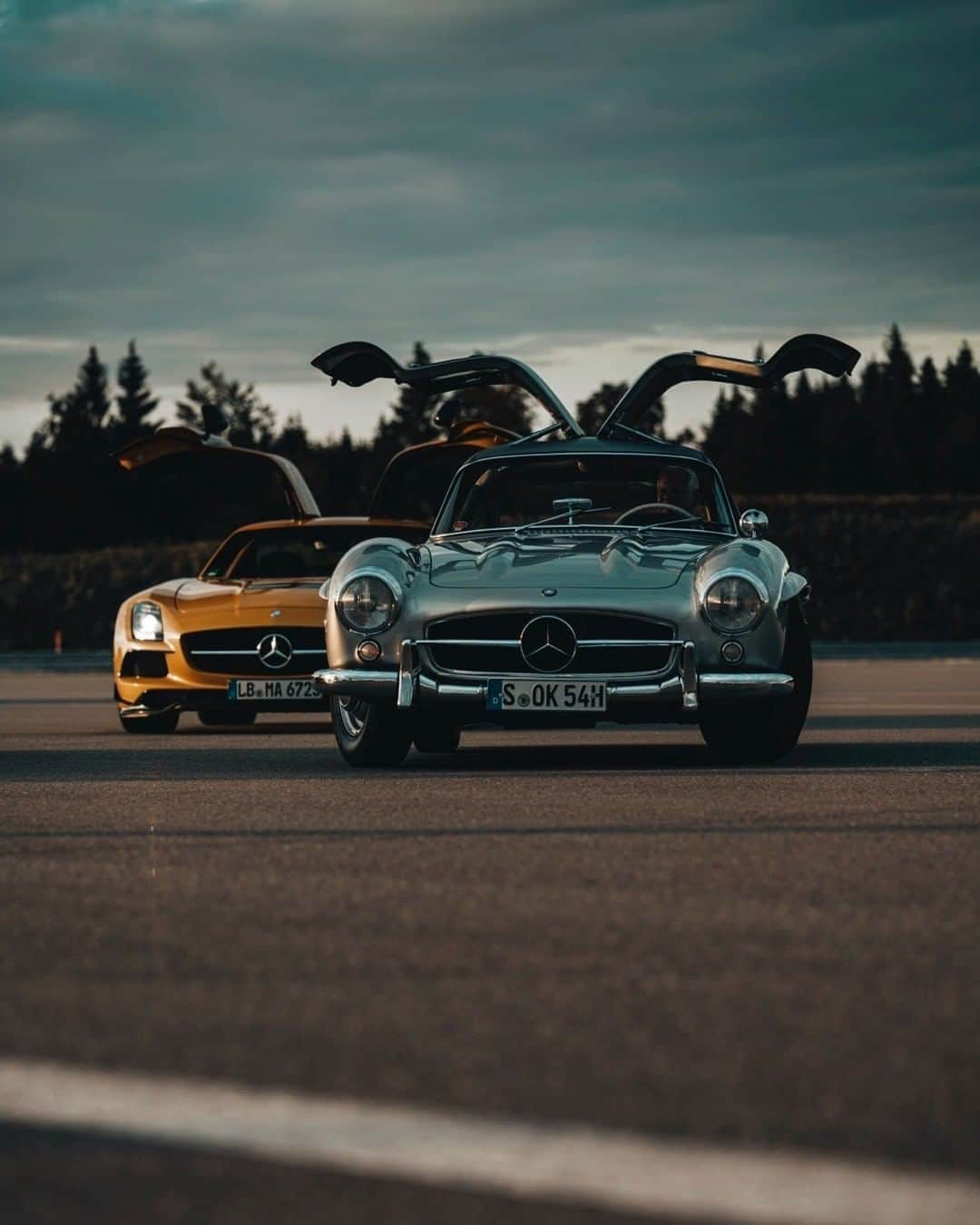 メルセデス・ベンツさんのインスタグラム写真 - (メルセデス・ベンツInstagram)「What is your favorite gullwing?  📷 @mercedesbenzmuseum� #MercedesAMG #DrivingPerformance #SLS #BlackSeries #SL300」11月4日 20時00分 - mercedesbenz